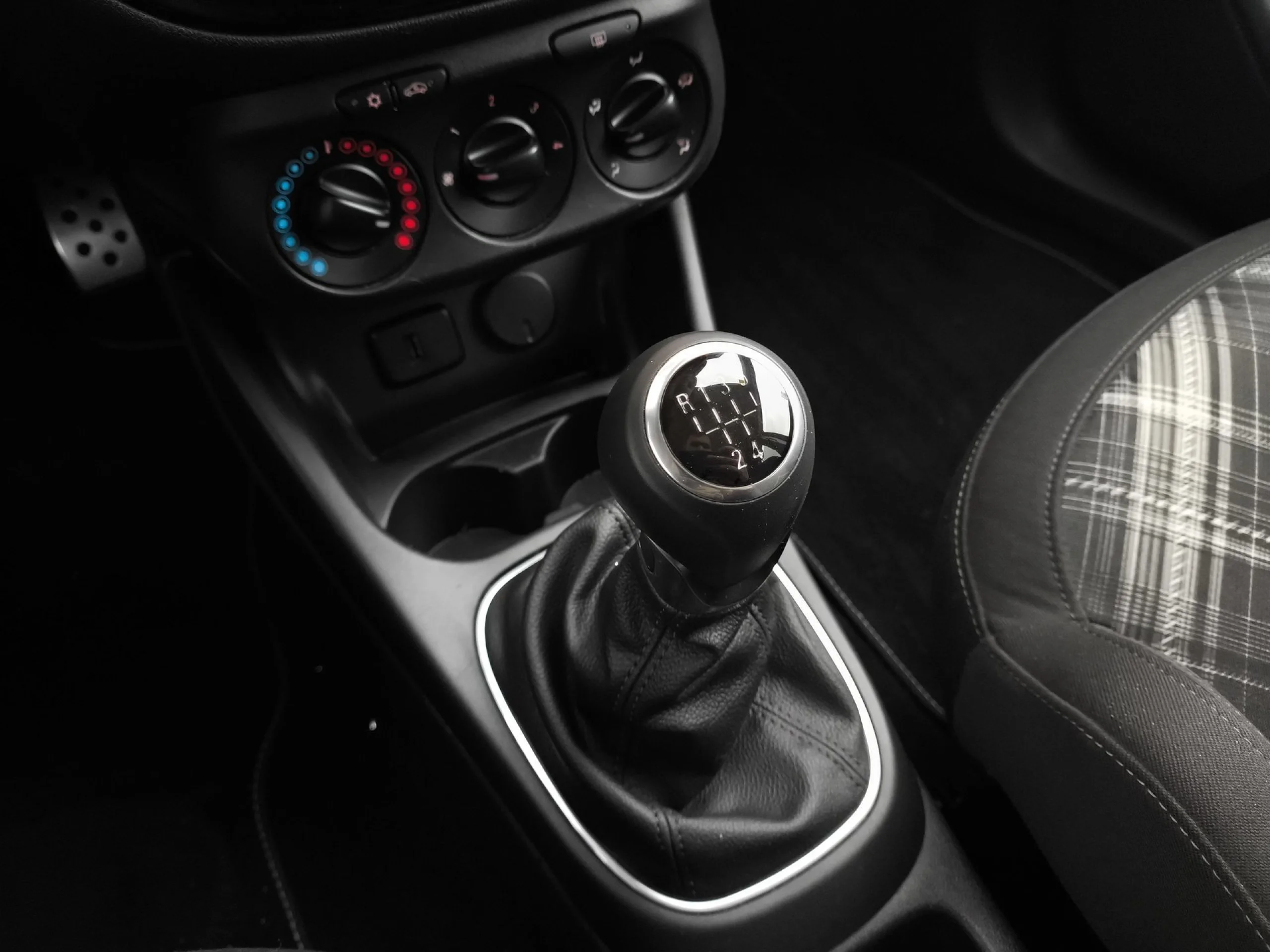 Opel Corsa 1.4 Design Line 66 kW (90 CV) - Foto 19