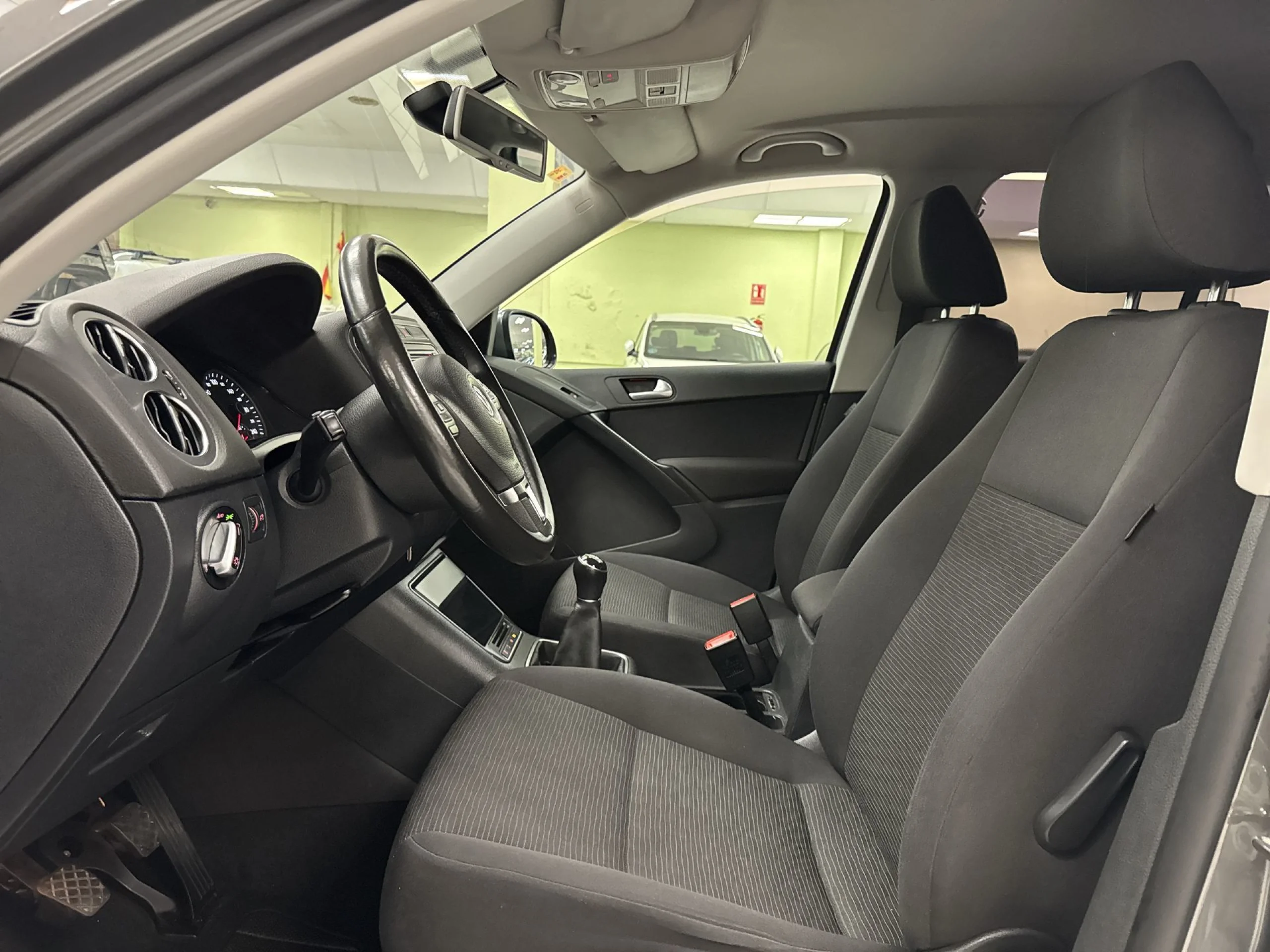 Volkswagen Tiguan T1 2.0 TDI BMT 4x2 81 kW (110 CV) - Foto 8