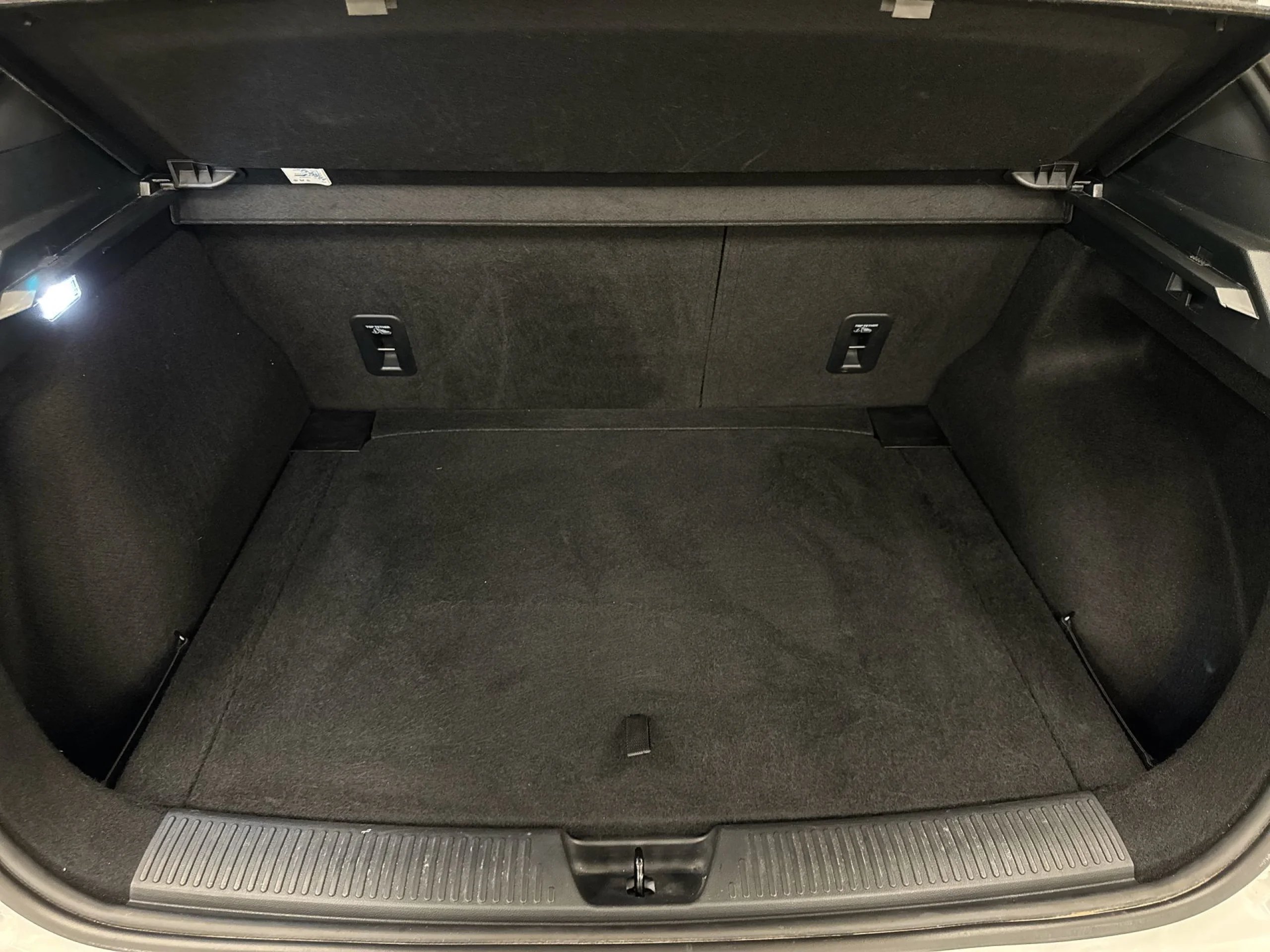 MG MG4 64kWh Luxury 150 kW (204 CV) - Foto 24