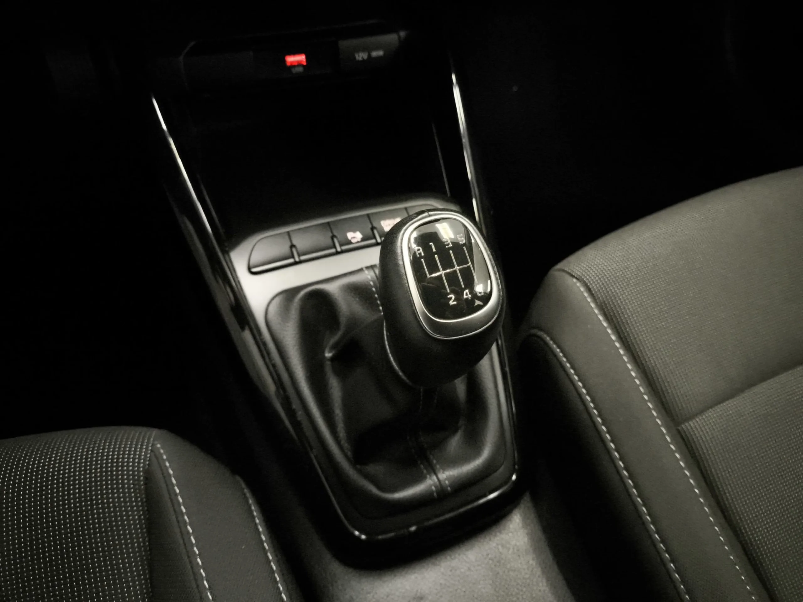 Kia Rio 1.0 T-GDi MHEV iMT Drive 74 kW (100 CV) - Foto 17