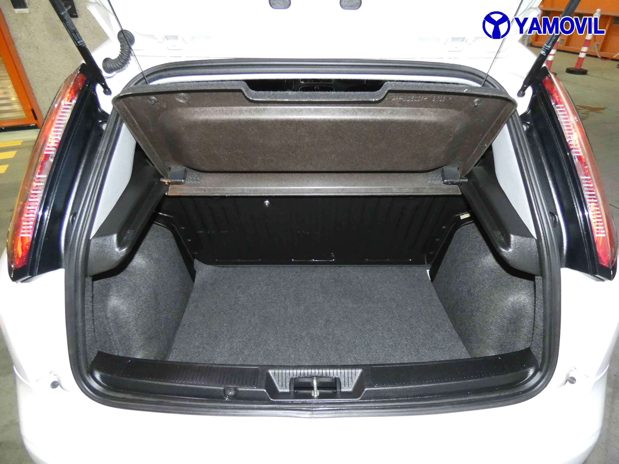 Fiat Punto 1.2 YOUNG - Foto 7