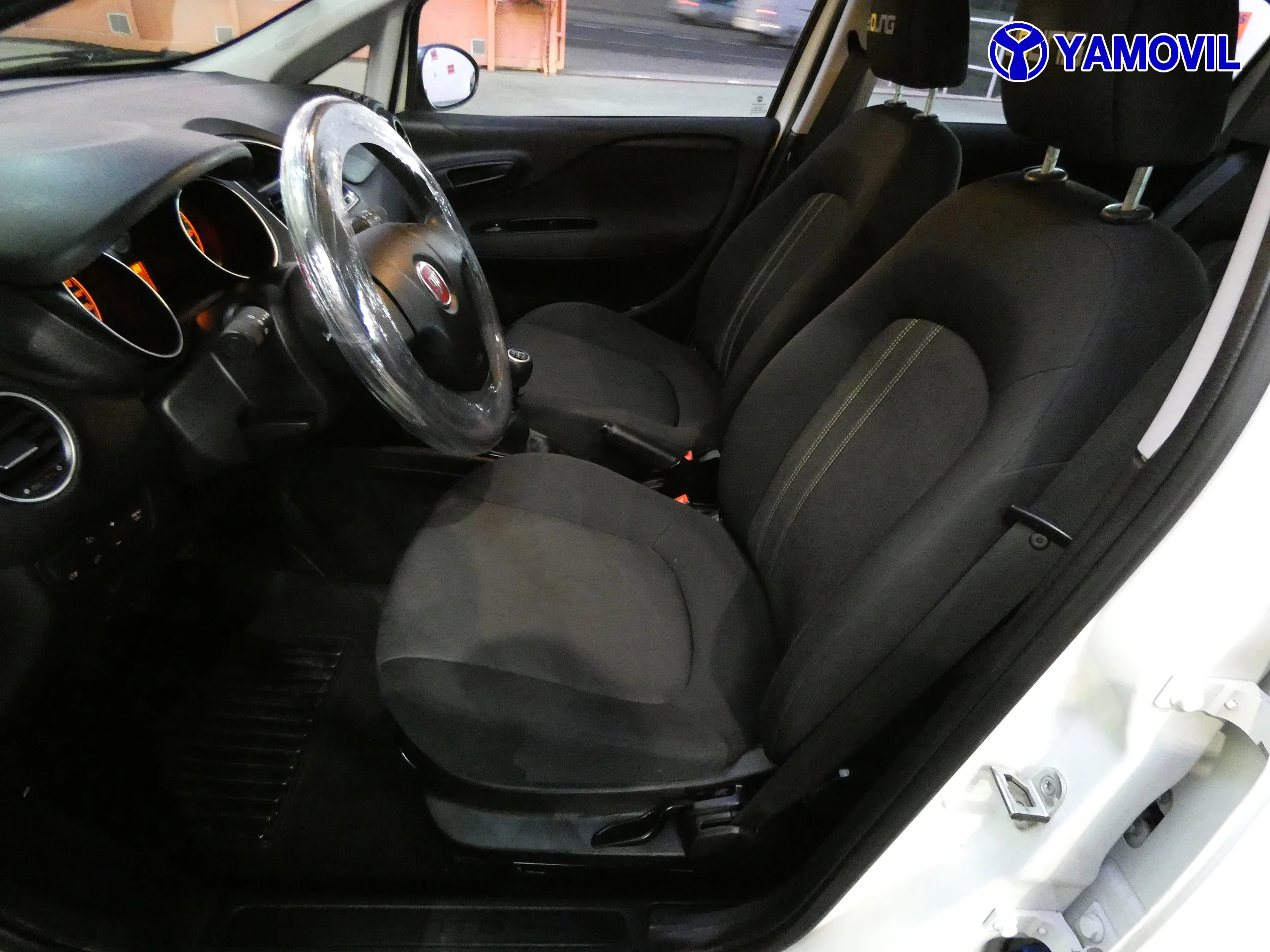 Fiat Punto 1.2 YOUNG - Foto 13