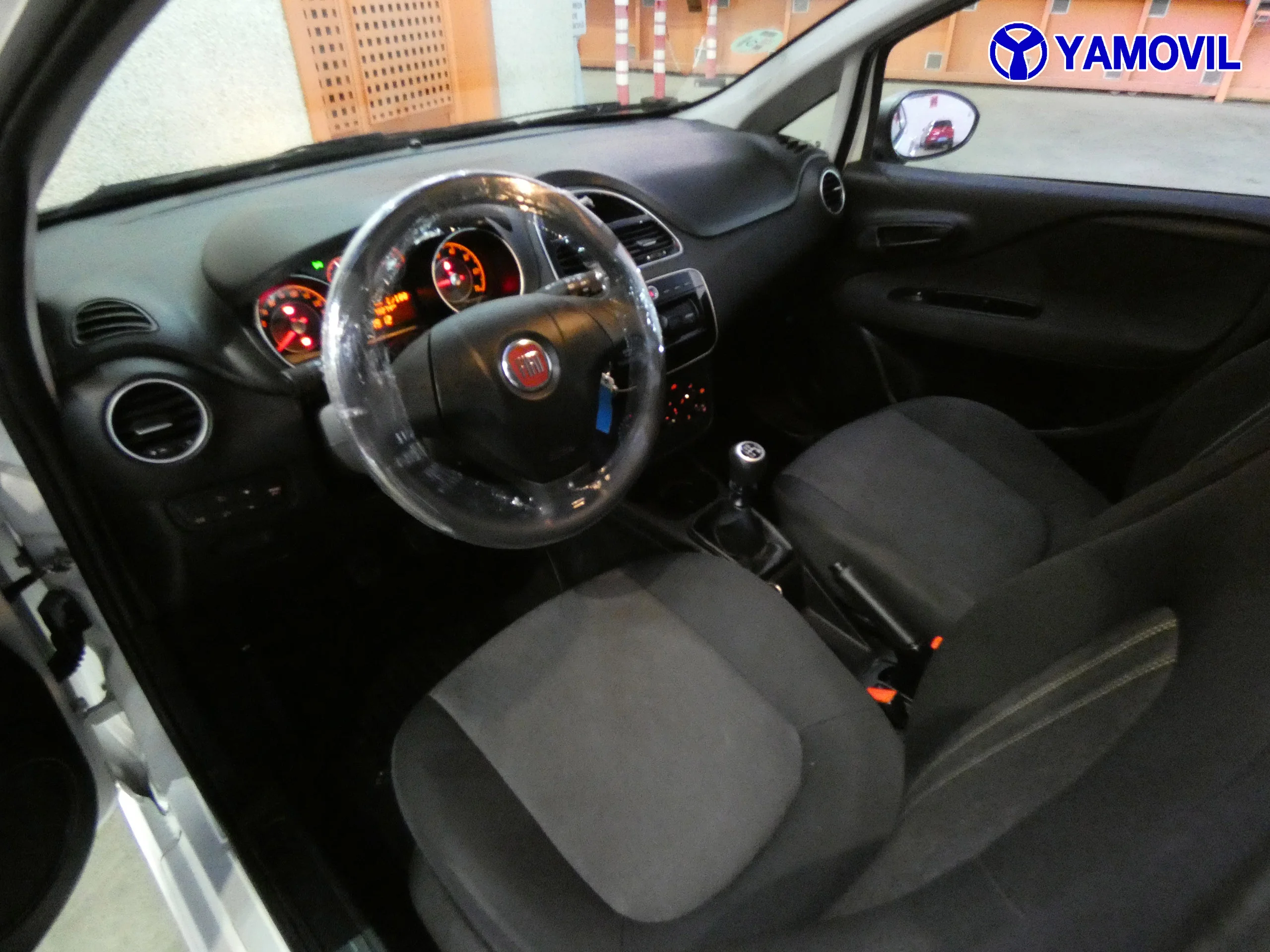 Fiat Punto 1.2 YOUNG - Foto 14