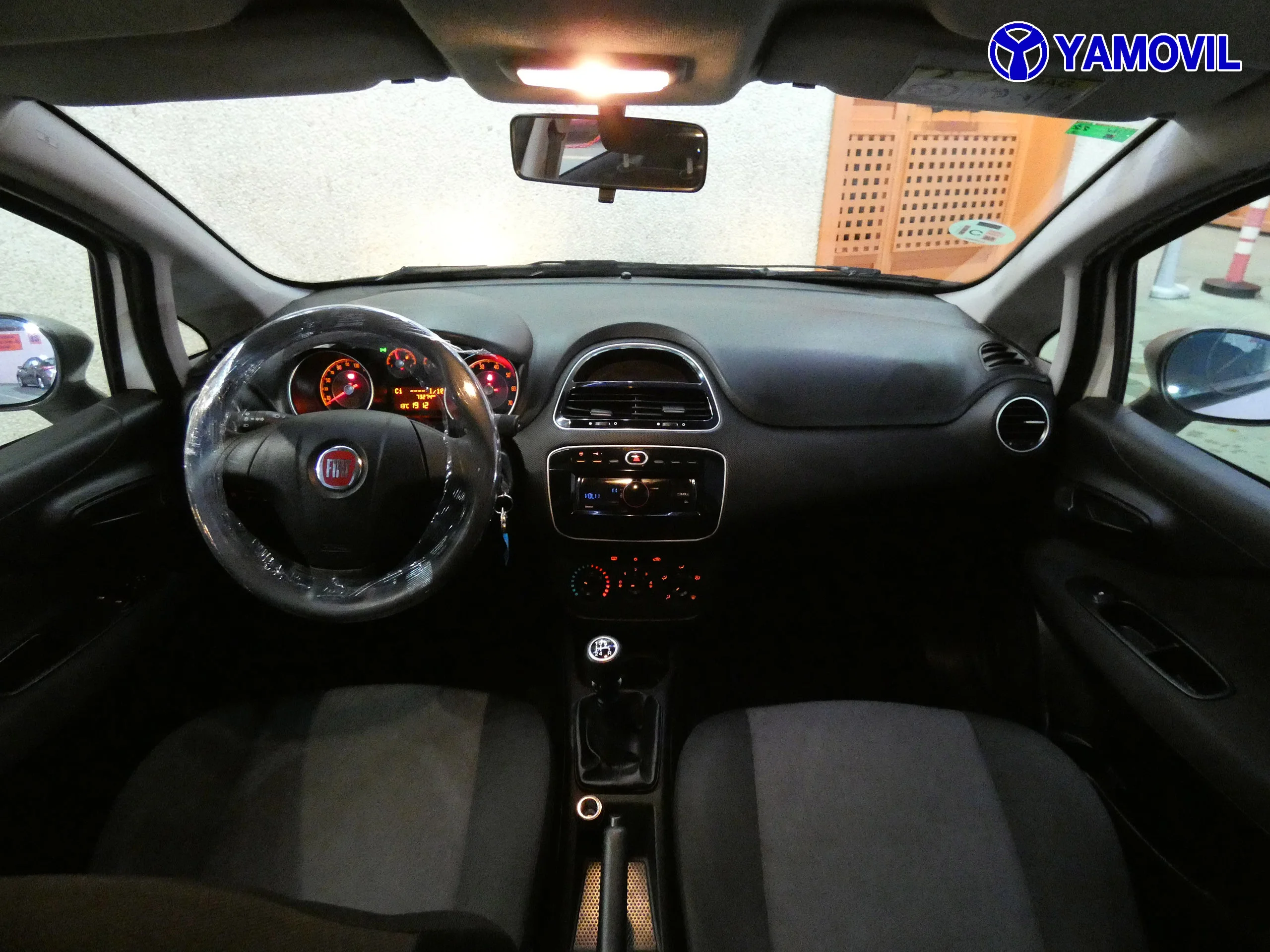 Fiat Punto 1.2 YOUNG - Foto 16