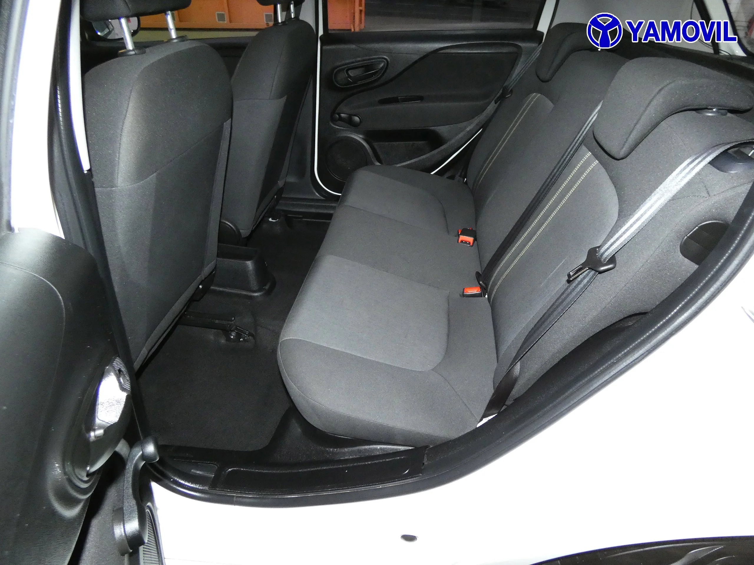Fiat Punto 1.2 YOUNG - Foto 15