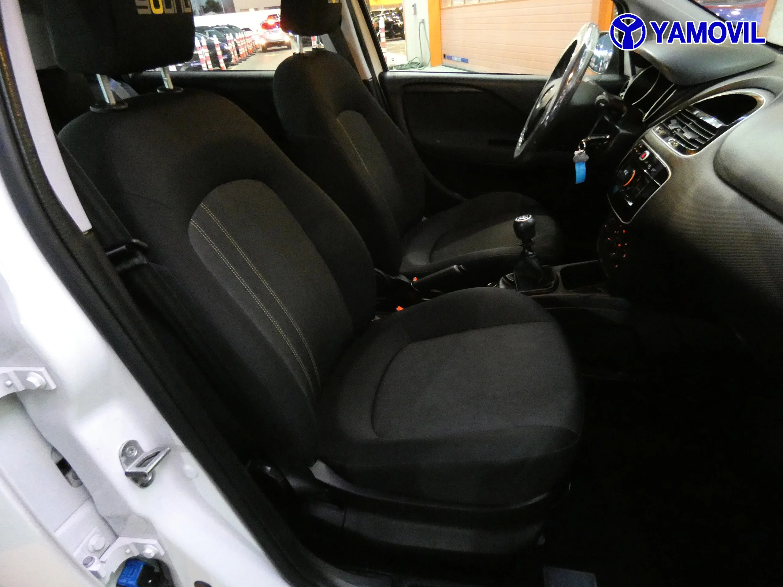 Fiat Punto 1.2 YOUNG - Foto 18
