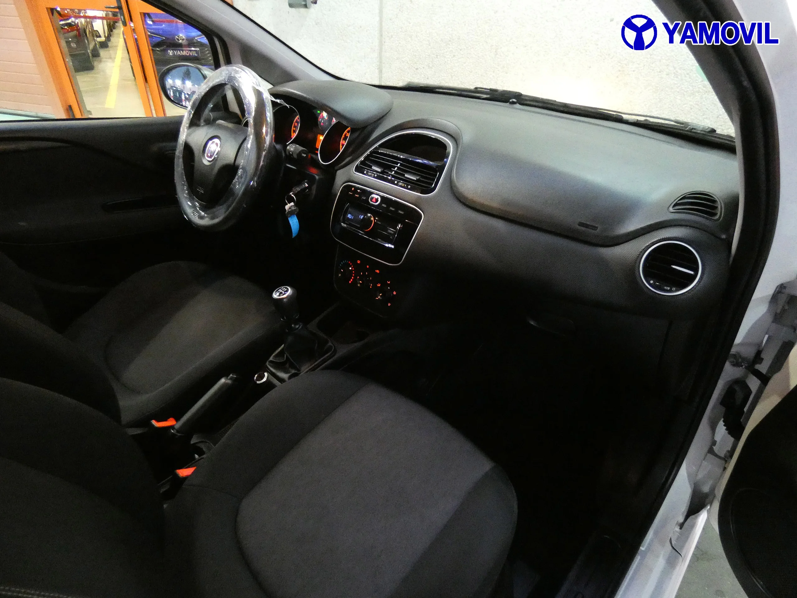 Fiat Punto 1.2 YOUNG - Foto 19