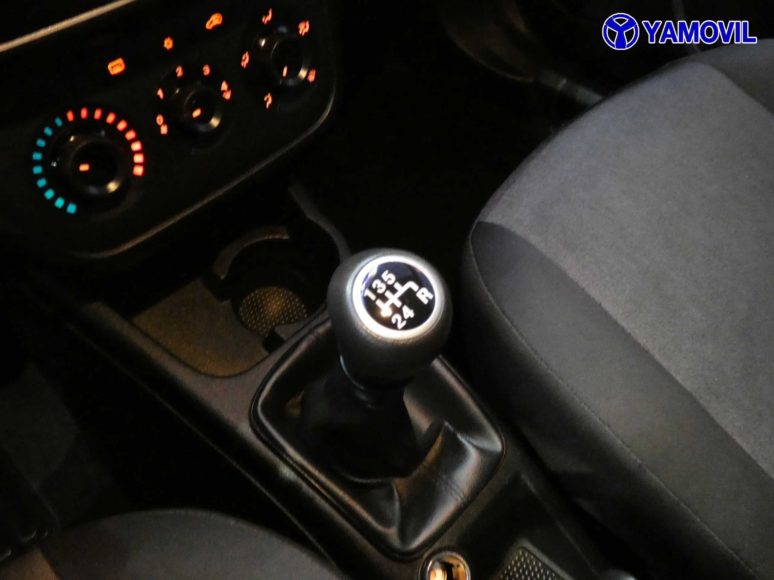 Fiat Punto 1.2 YOUNG - Foto 26