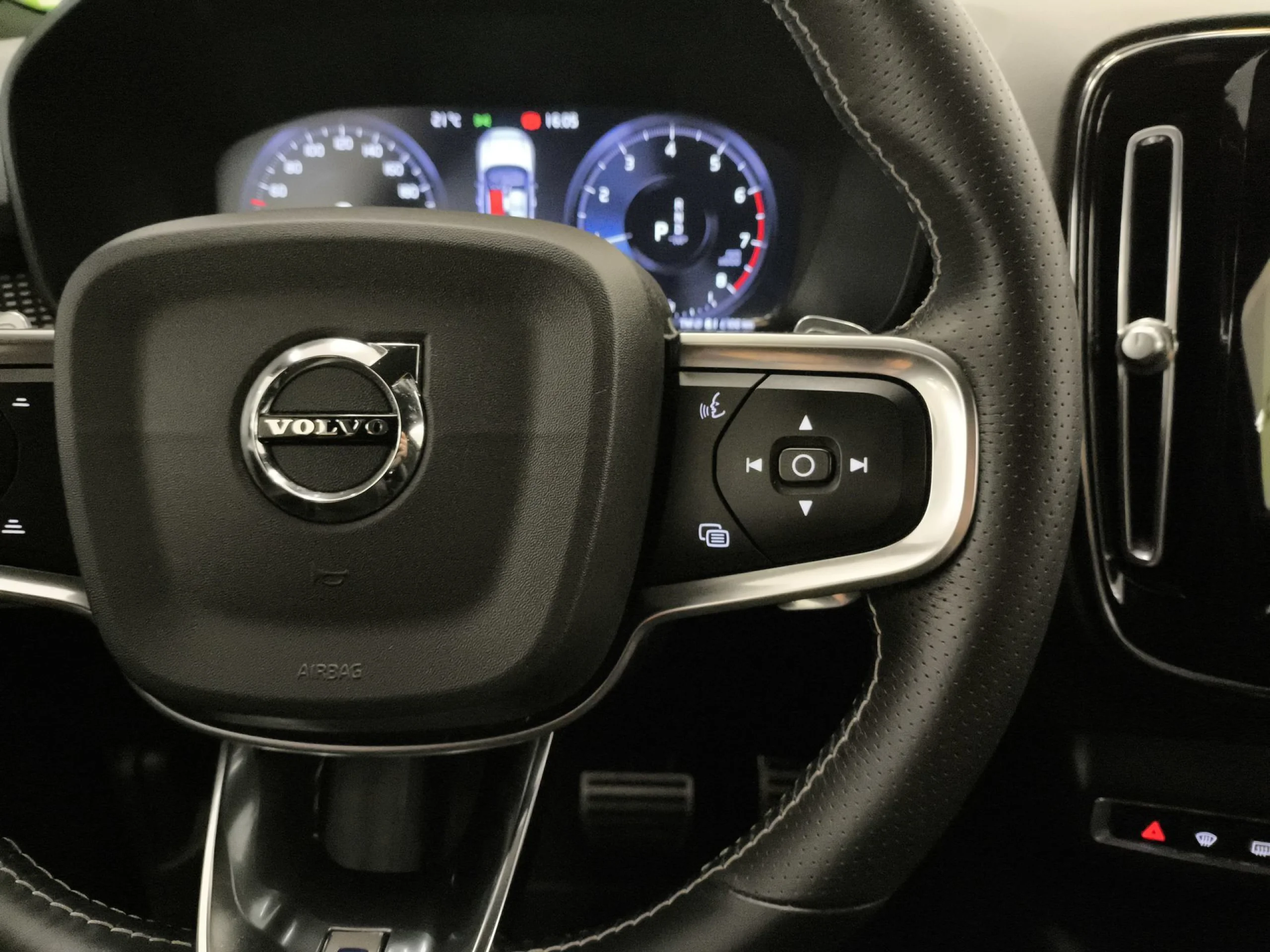 Volvo XC40 T3 R-Design Auto 120 kW (163 CV) - Foto 14