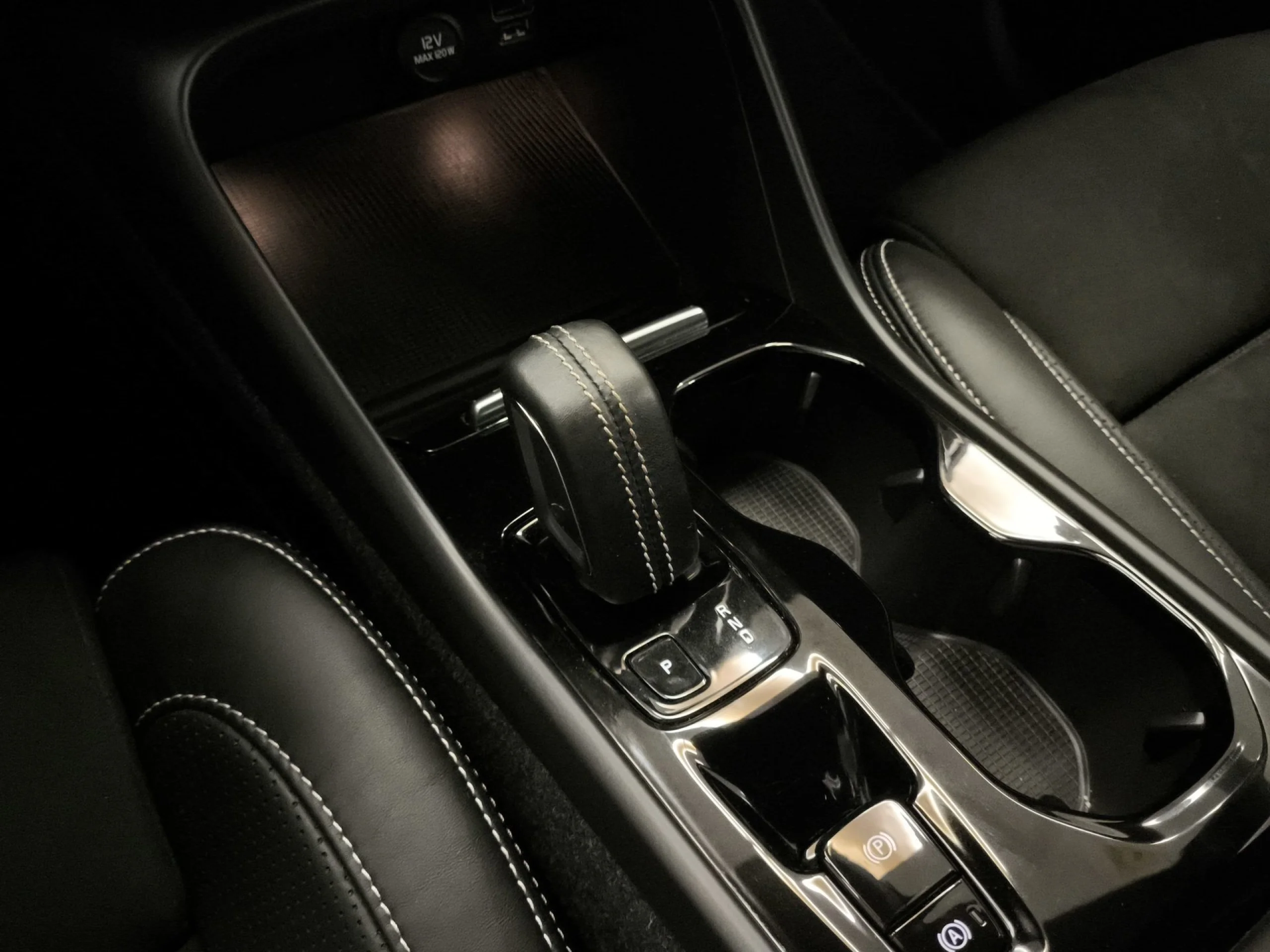 Volvo XC40 T3 R-Design Auto 120 kW (163 CV) - Foto 23
