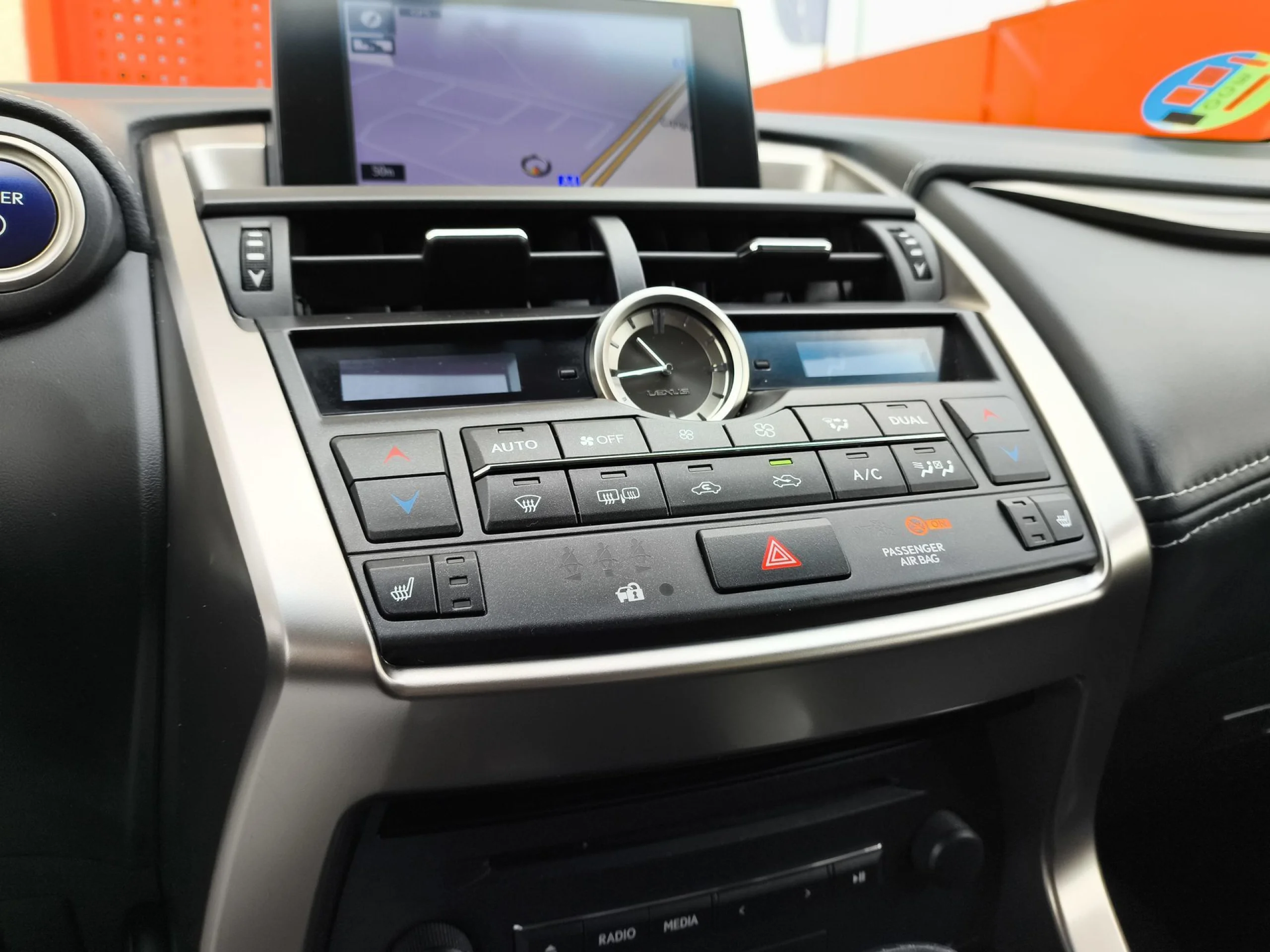 Lexus NX 300h Executive 4WD 145 kW (197 CV) - Foto 16