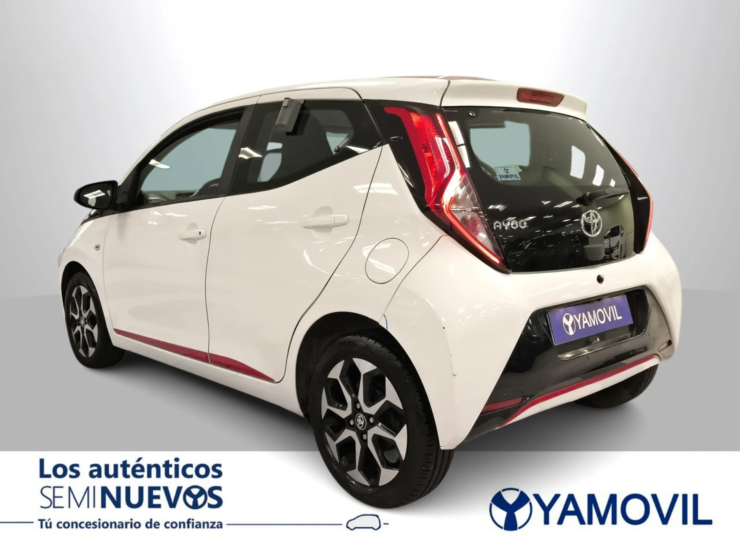 Toyota Aygo 1.0 70 x-play 51 kW (69 CV) - Foto 5