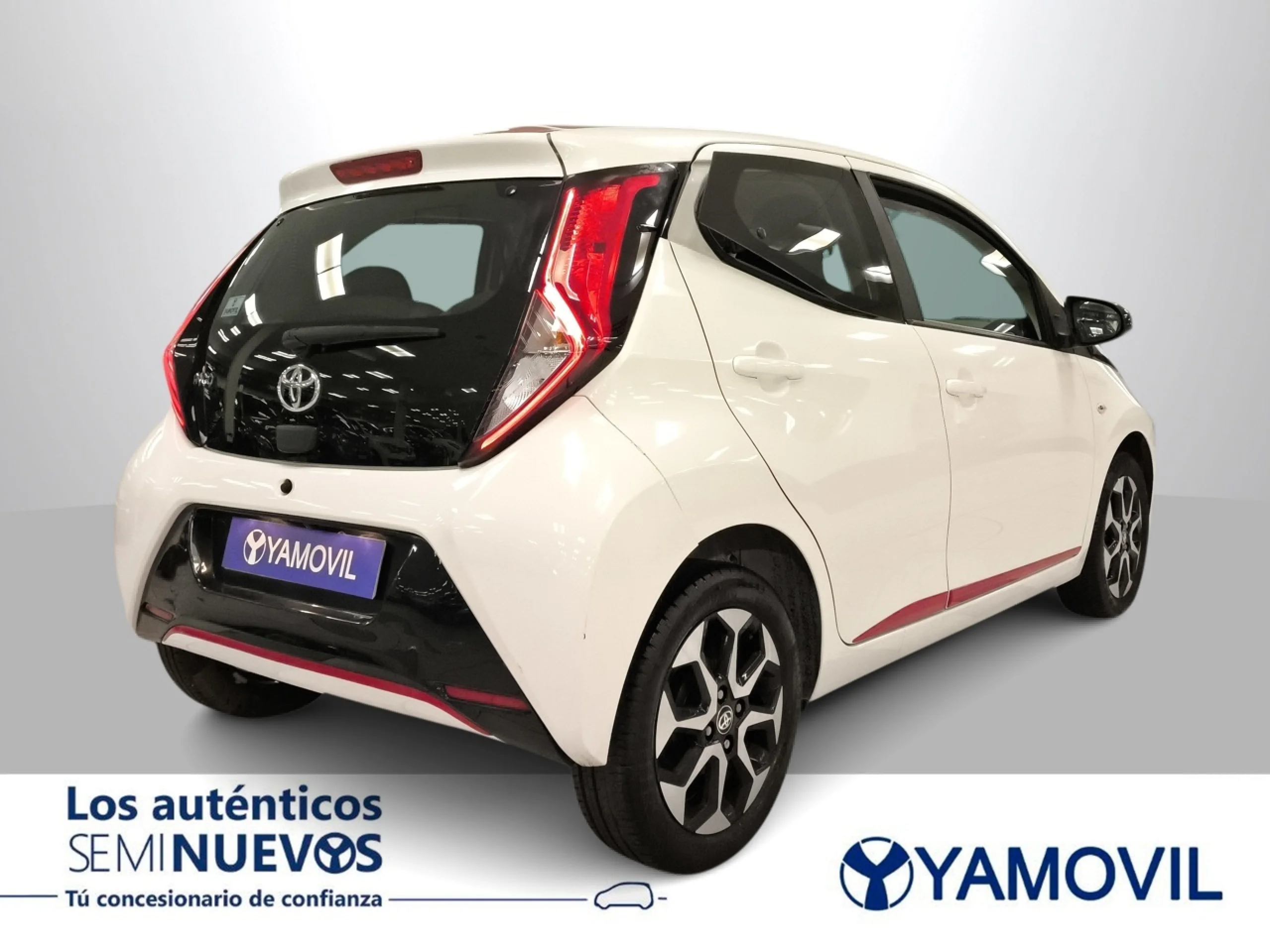 Toyota Aygo 1.0 70 x-play 51 kW (69 CV) - Foto 6