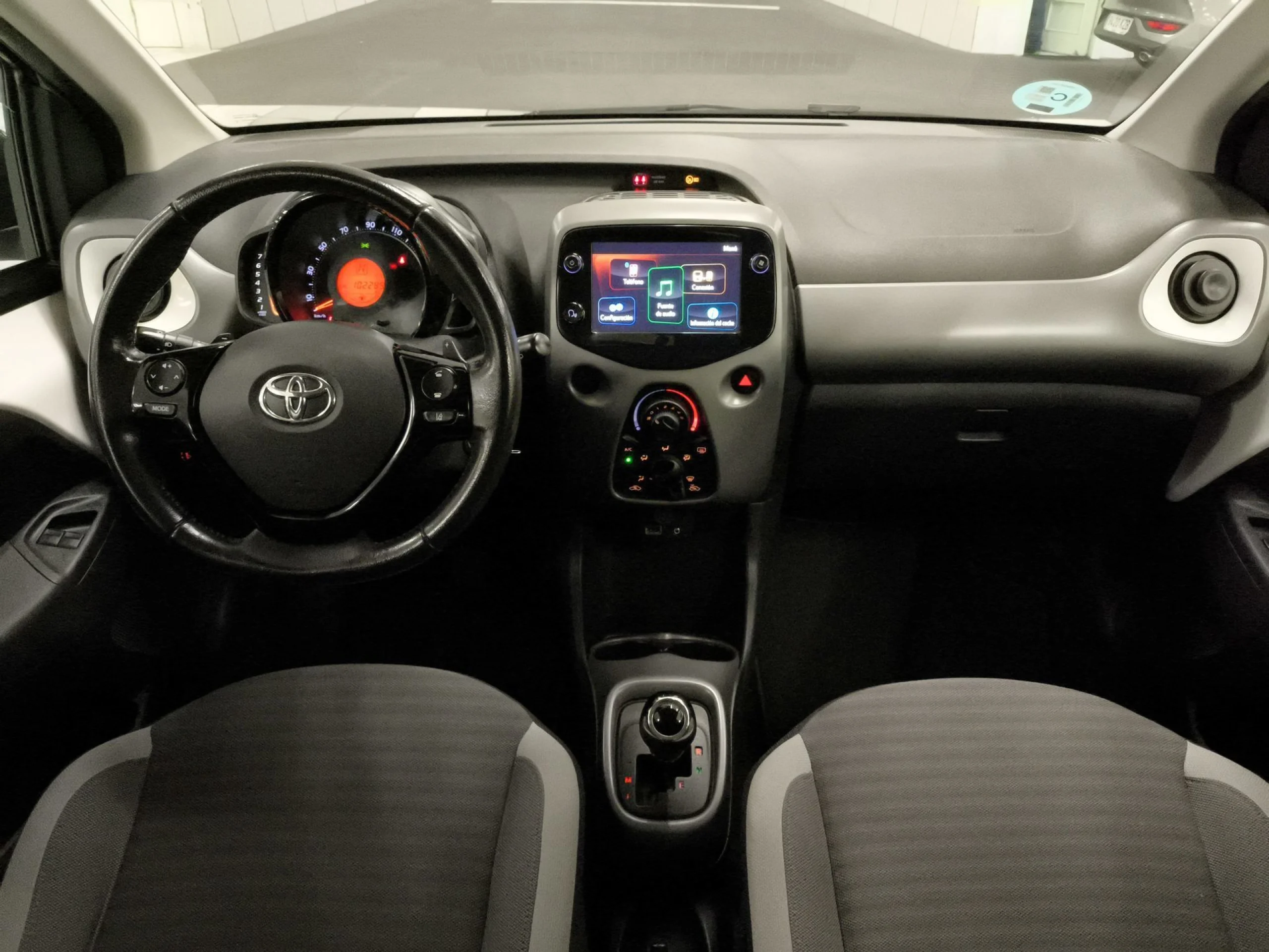 Toyota Aygo 1.0 70 x-play 51 kW (69 CV) - Foto 11