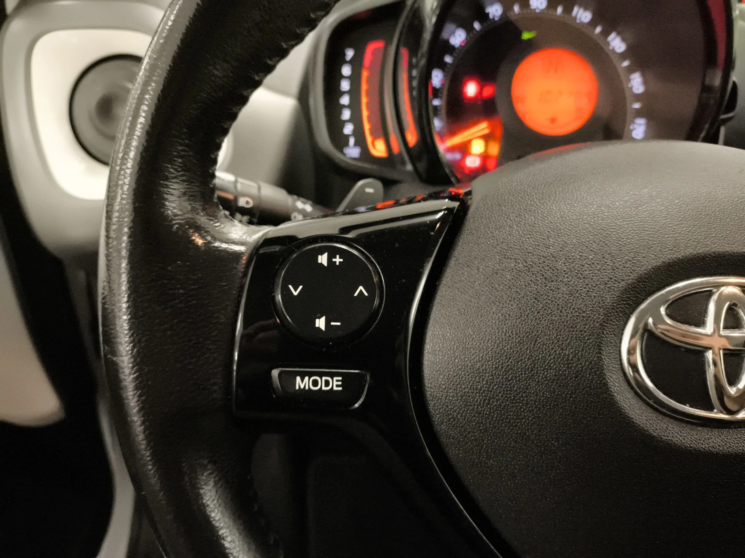 Toyota Aygo 1.0 70 x-play 51 kW (69 CV) - Foto 14