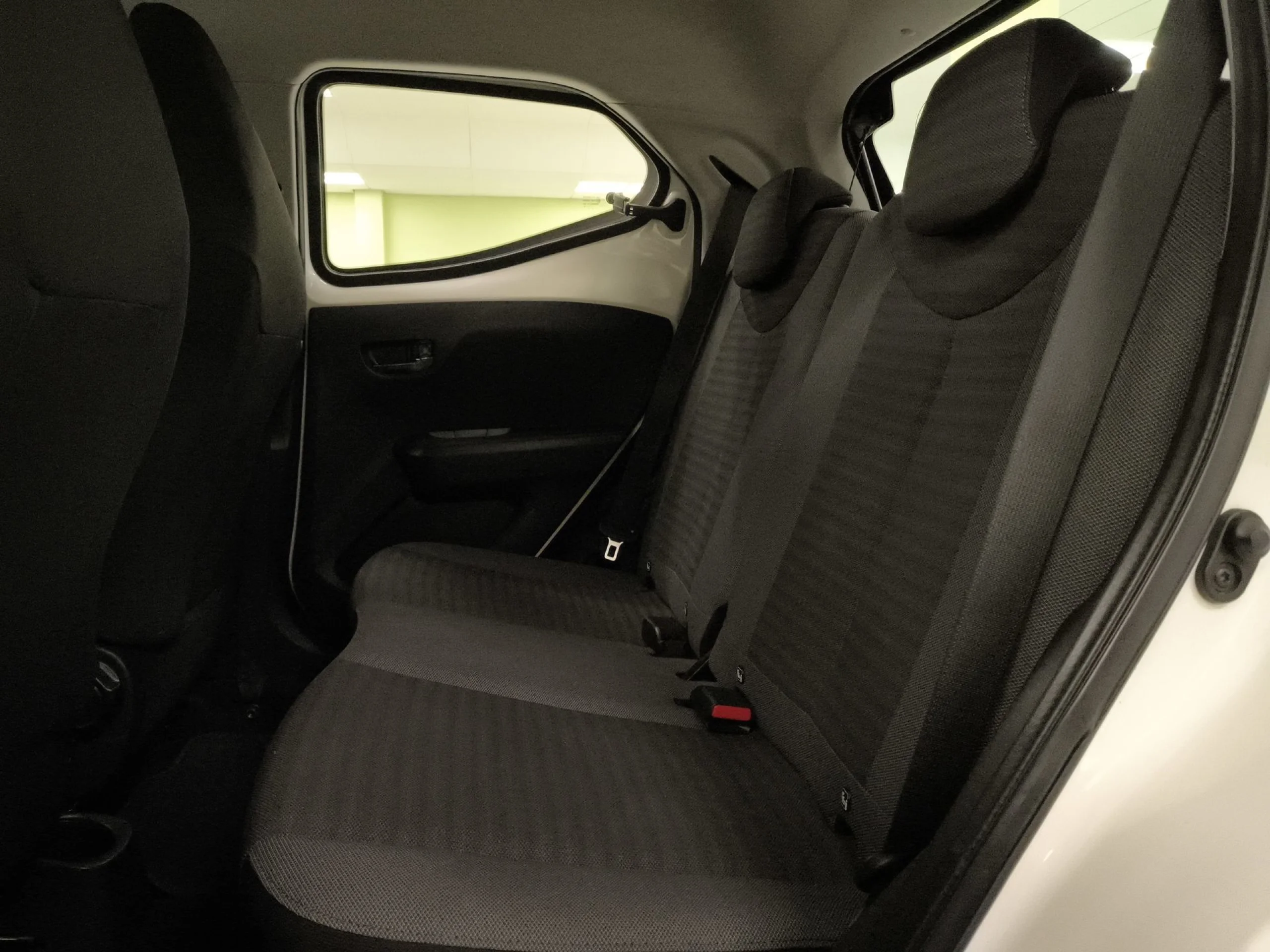 Toyota Aygo 1.0 70 x-play 51 kW (69 CV) - Foto 25
