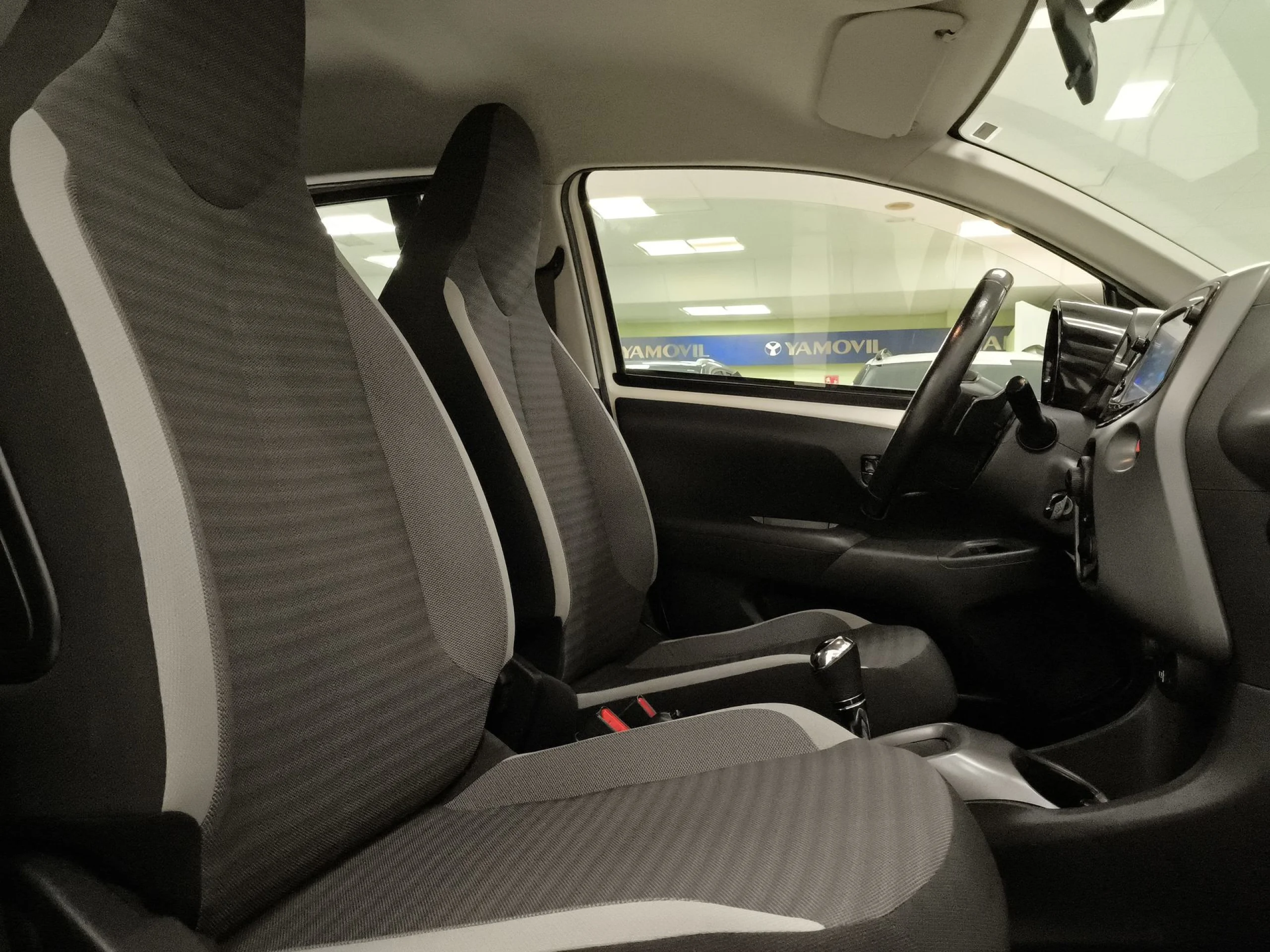 Toyota Aygo 1.0 70 x-play 51 kW (69 CV) - Foto 28