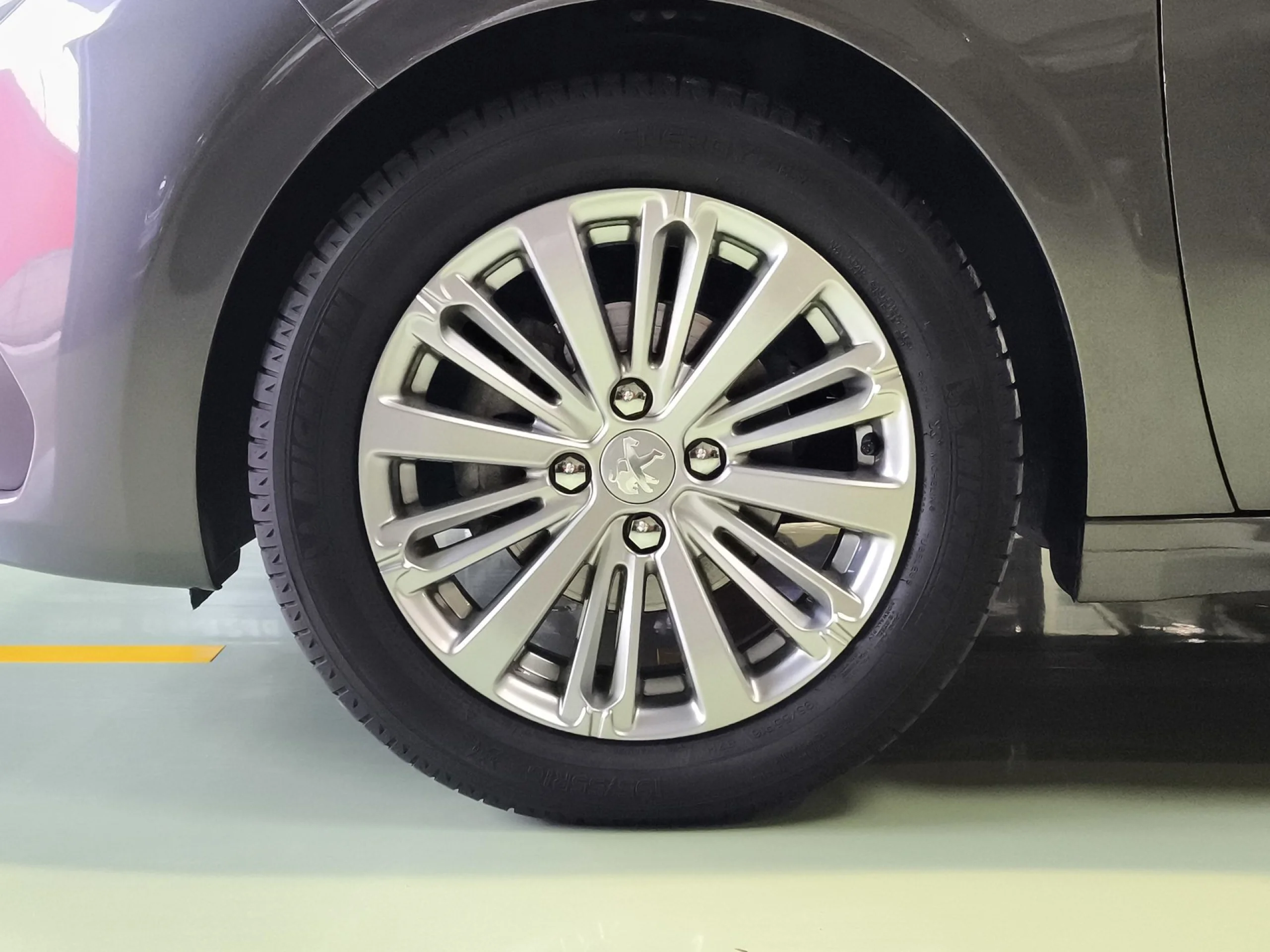 Peugeot 208 1.2L PureTech Allure  81 kW (110 CV) - Foto 7