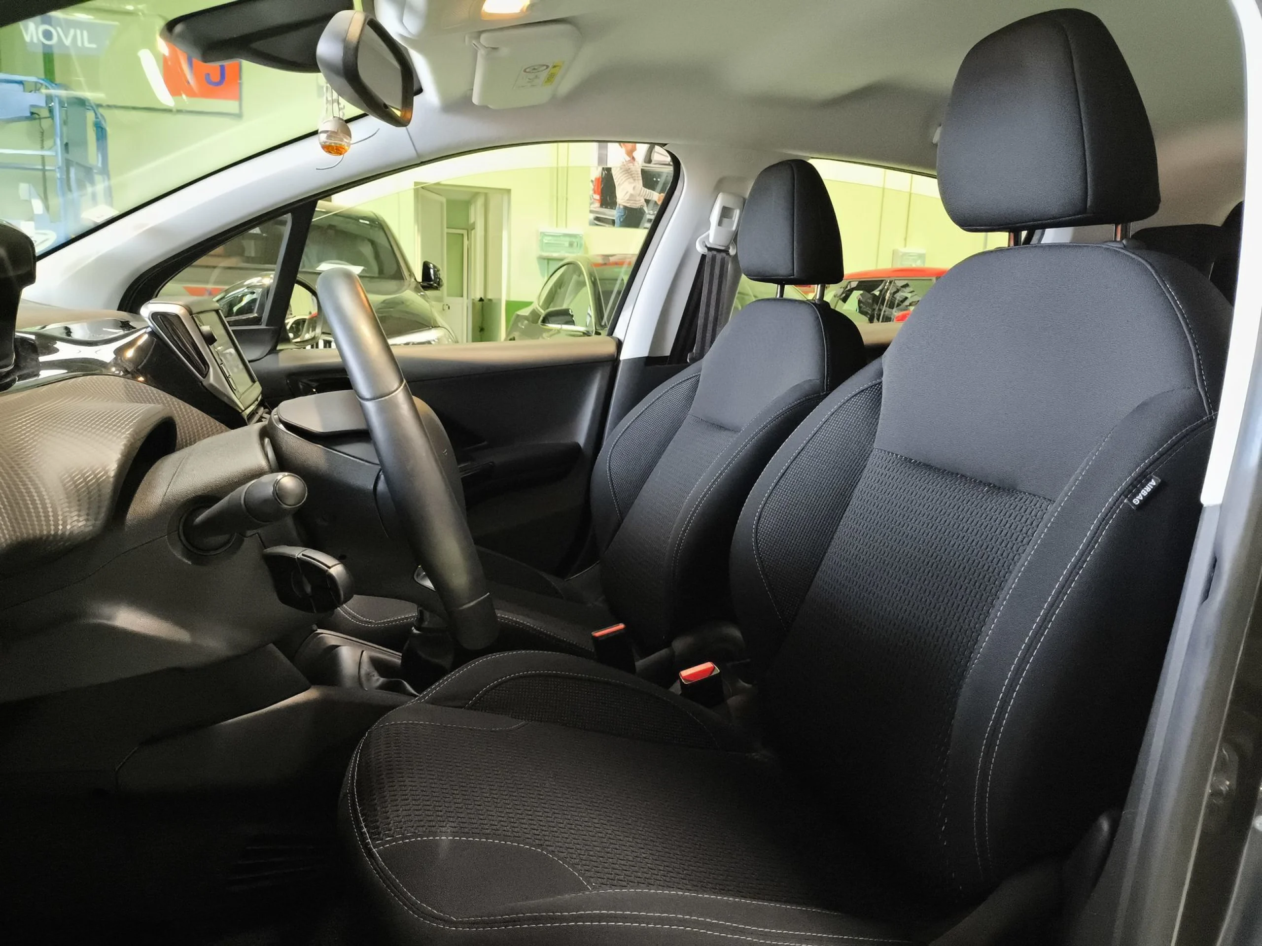 Peugeot 208 1.2L PureTech Allure  81 kW (110 CV) - Foto 8