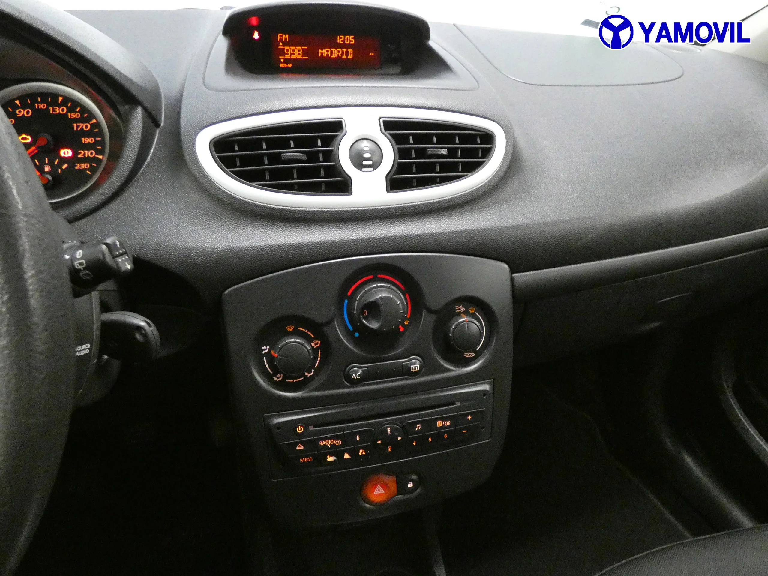 Renault Clio 1.2 YAHOO - Foto 23