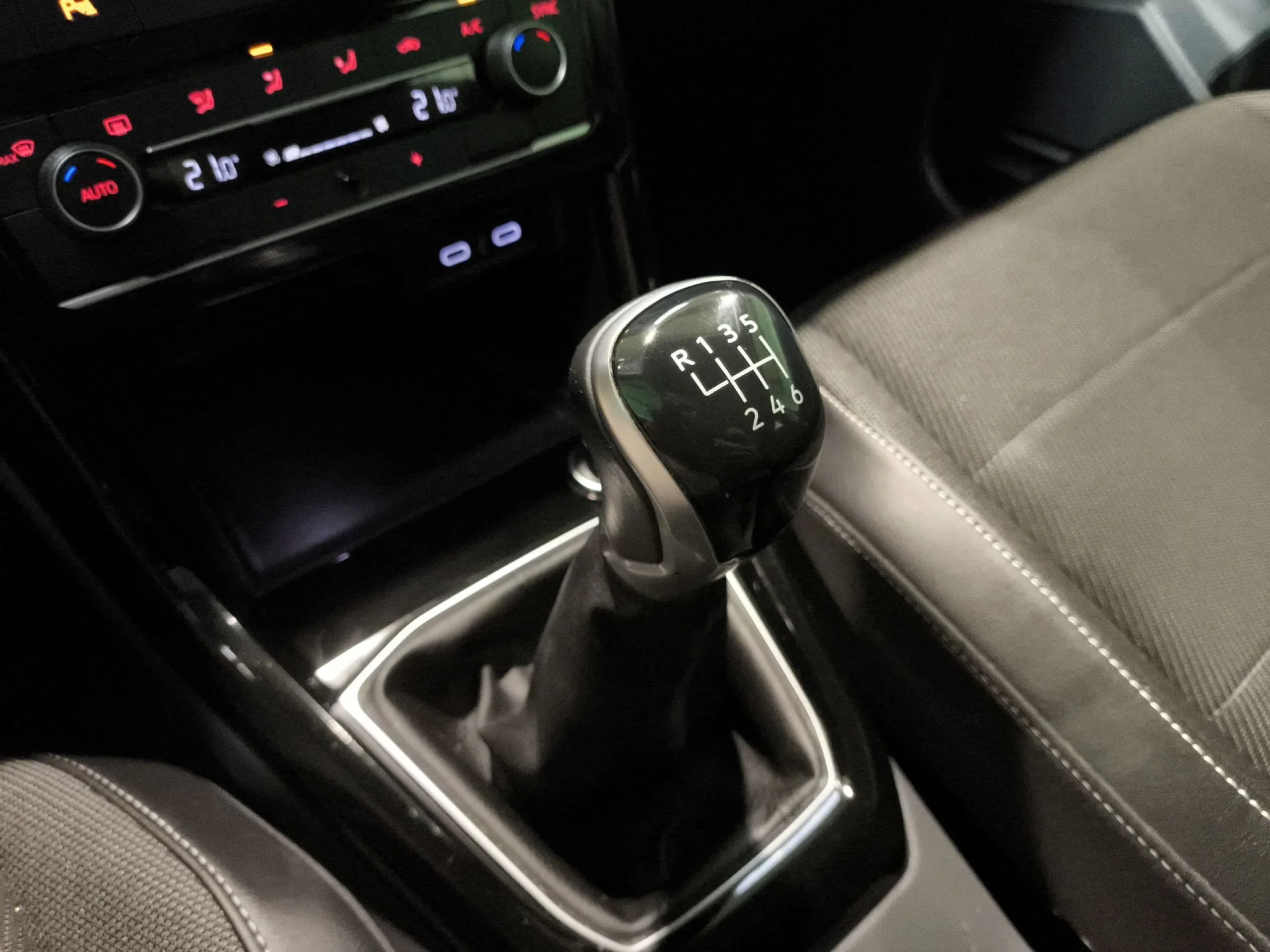 Volkswagen T-Cross Sport 1.0 TSI 81 kW (110 CV) - Foto 19