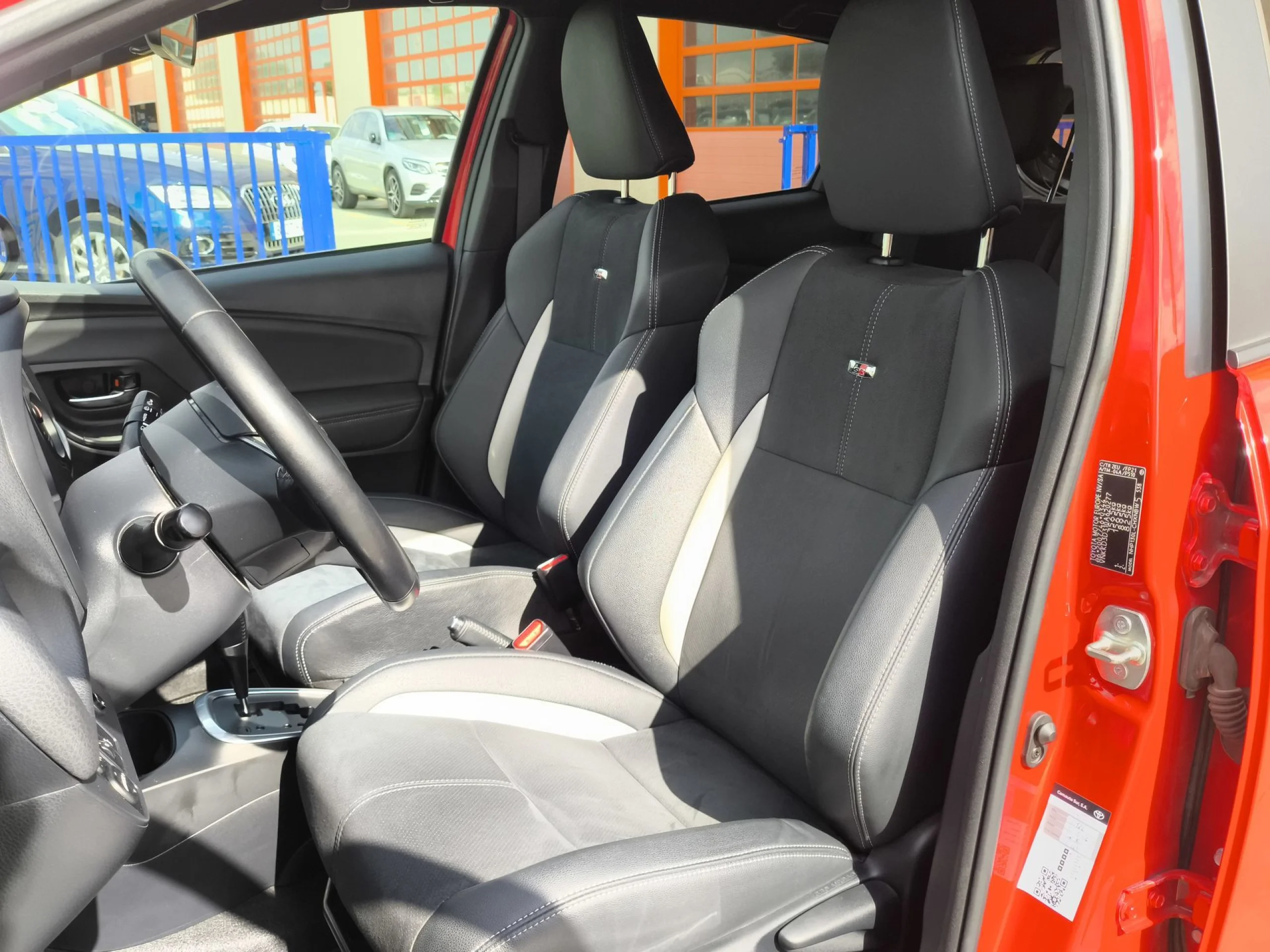 Toyota Yaris 1.5 100H GR-Sport 74 kW (100 CV) - Foto 8