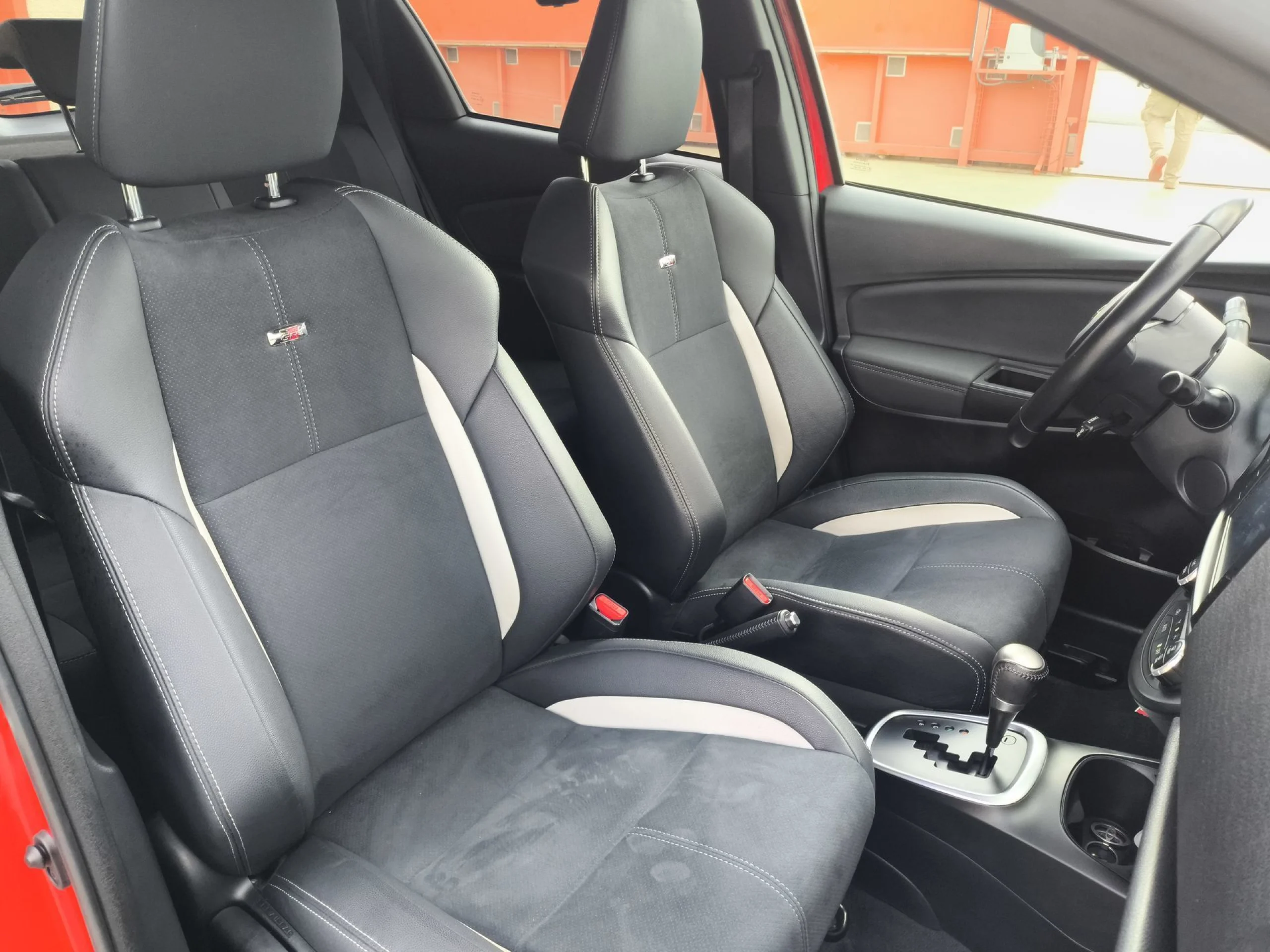 Toyota Yaris 1.5 100H GR-Sport 74 kW (100 CV) - Foto 20