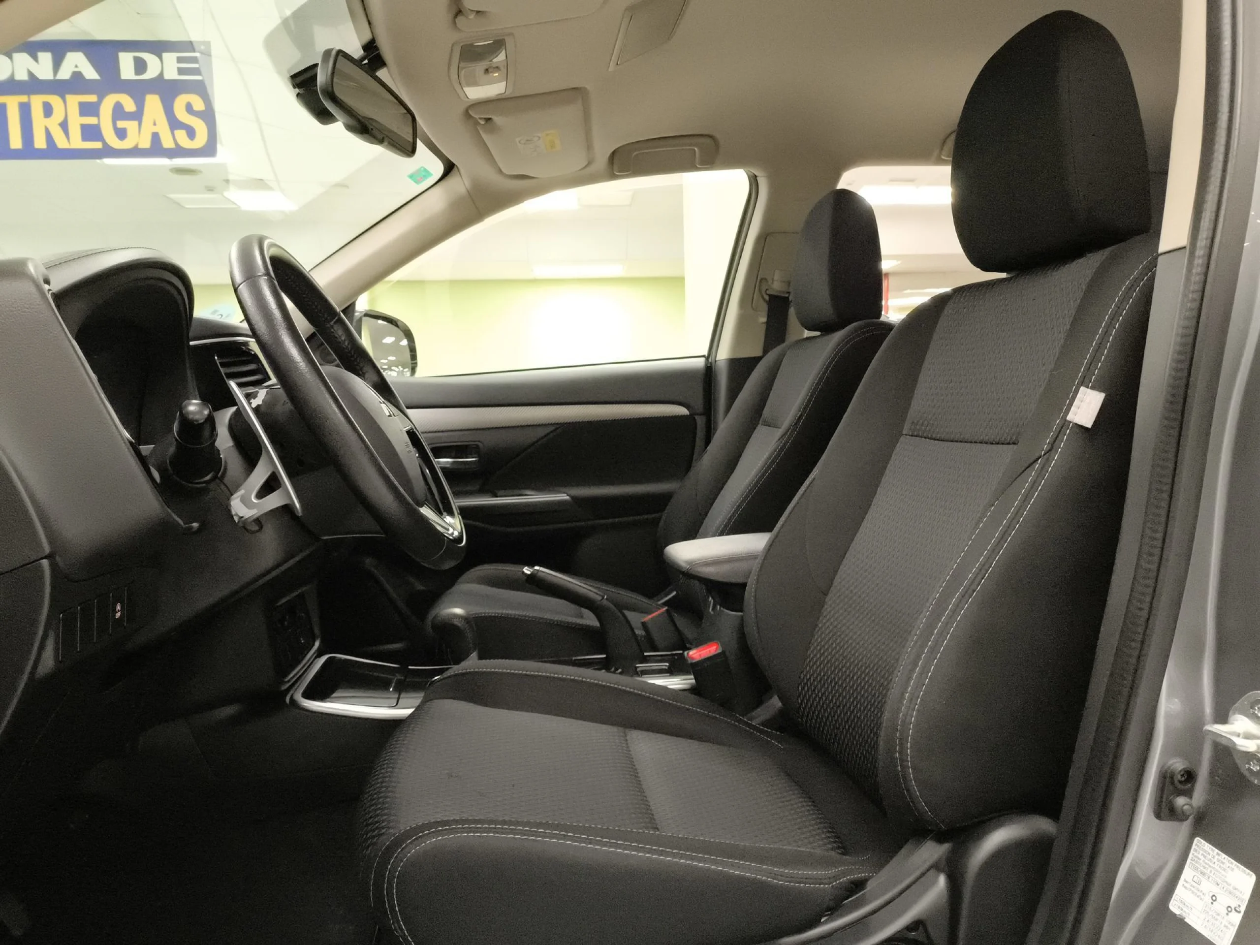Mitsubishi Outlander 200 MPI Motion 2WD CVT 110 kW (150 CV) - Foto 8