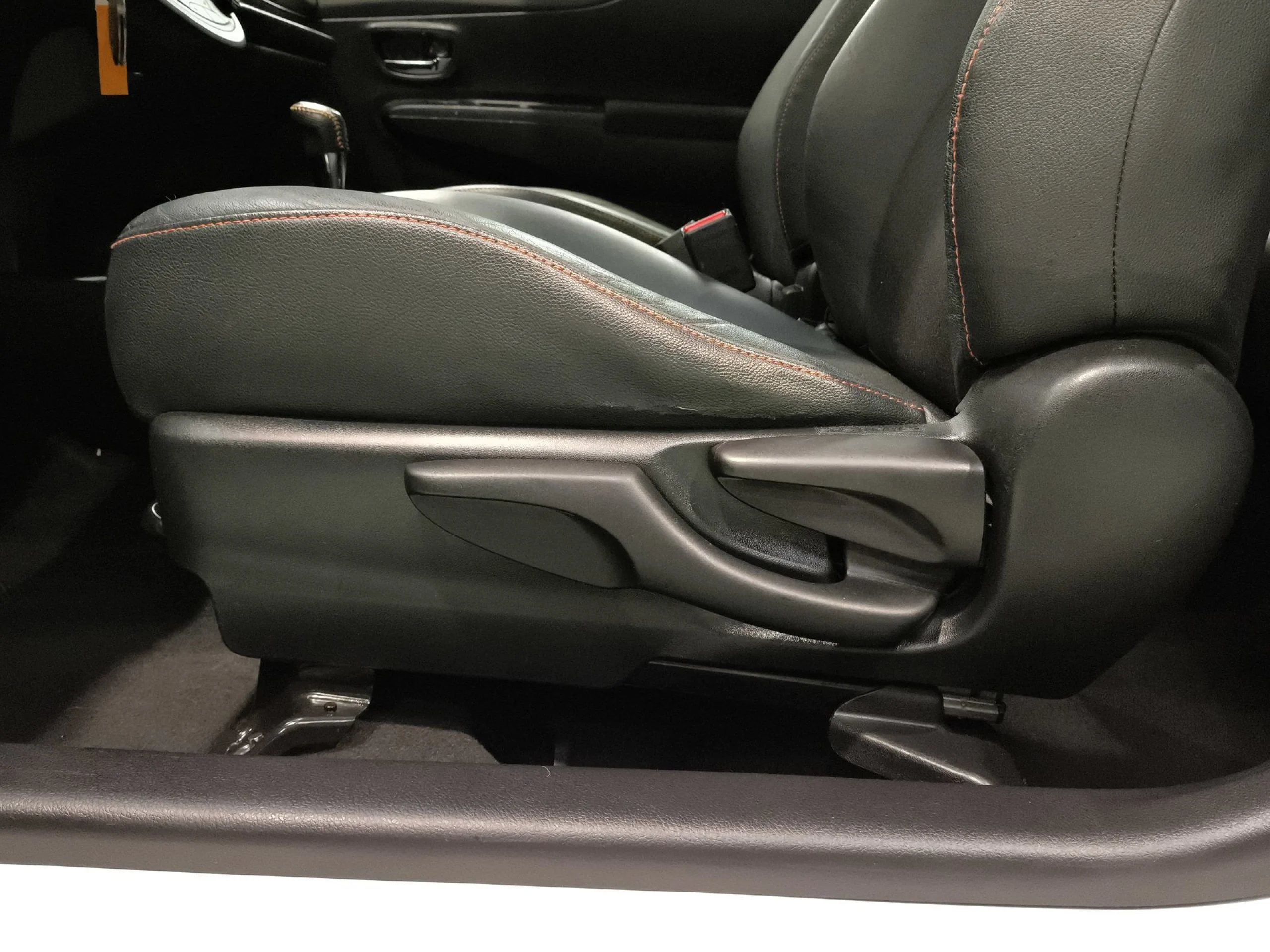 Toyota Yaris 100 MultiDrive Sport 73 kW (99 CV) - Foto 9