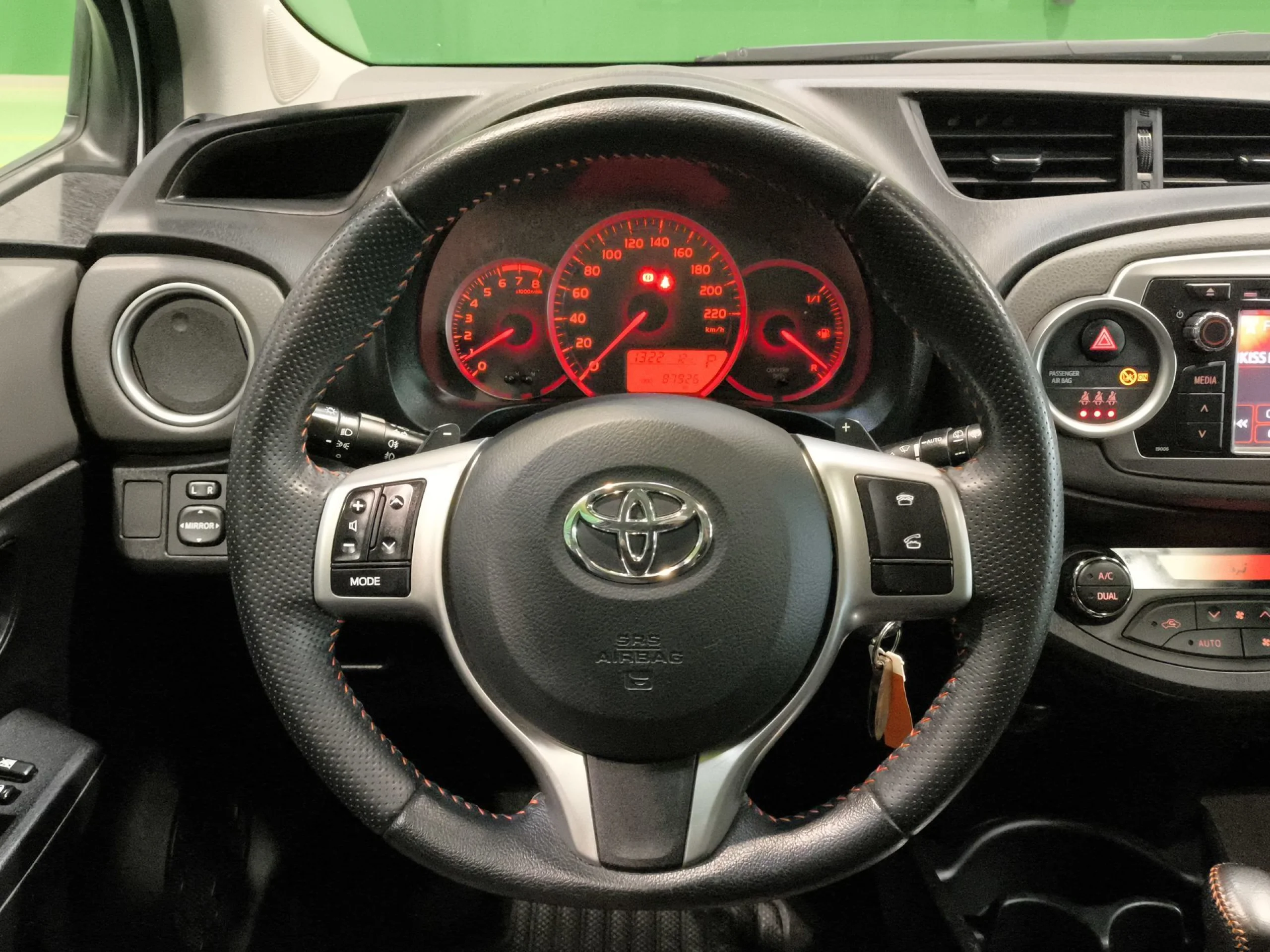 Toyota Yaris 100 MultiDrive Sport 73 kW (99 CV) - Foto 11