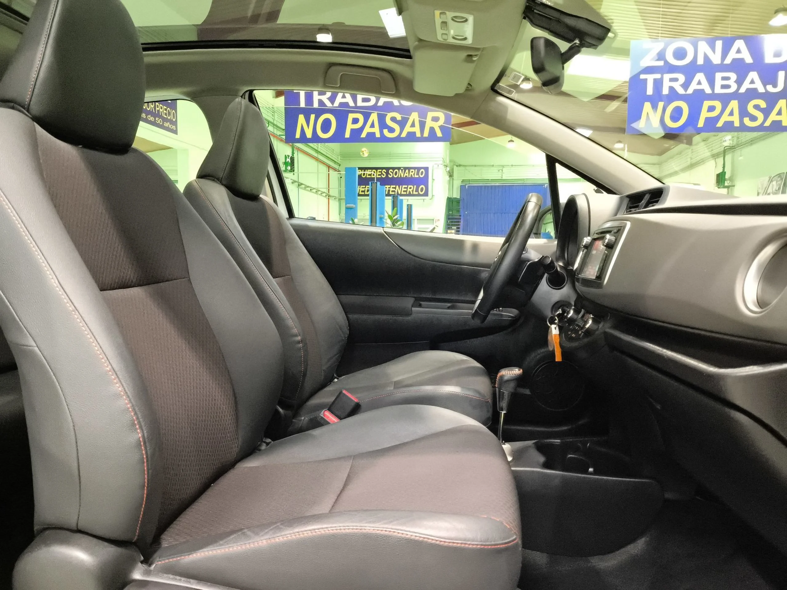 Toyota Yaris 100 MultiDrive Sport 73 kW (99 CV) - Foto 21