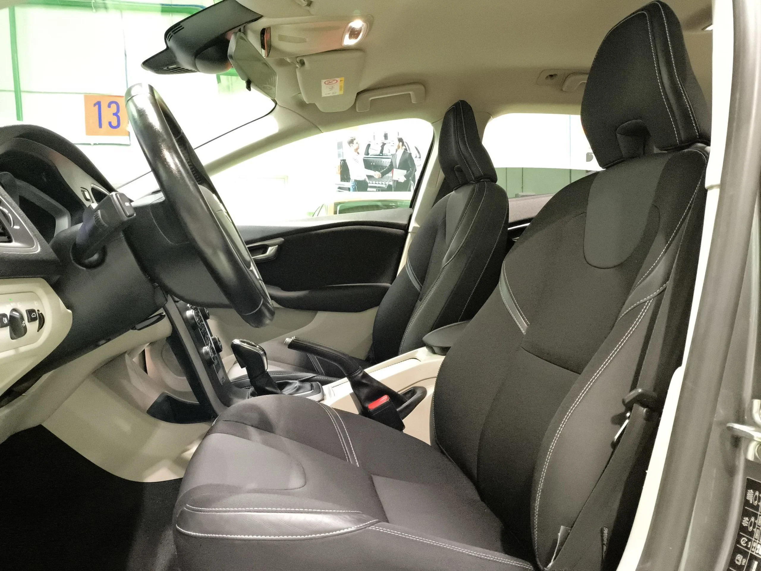 Volvo V40 D2 Kinetic Auto 88 kW (120 CV) - Foto 8