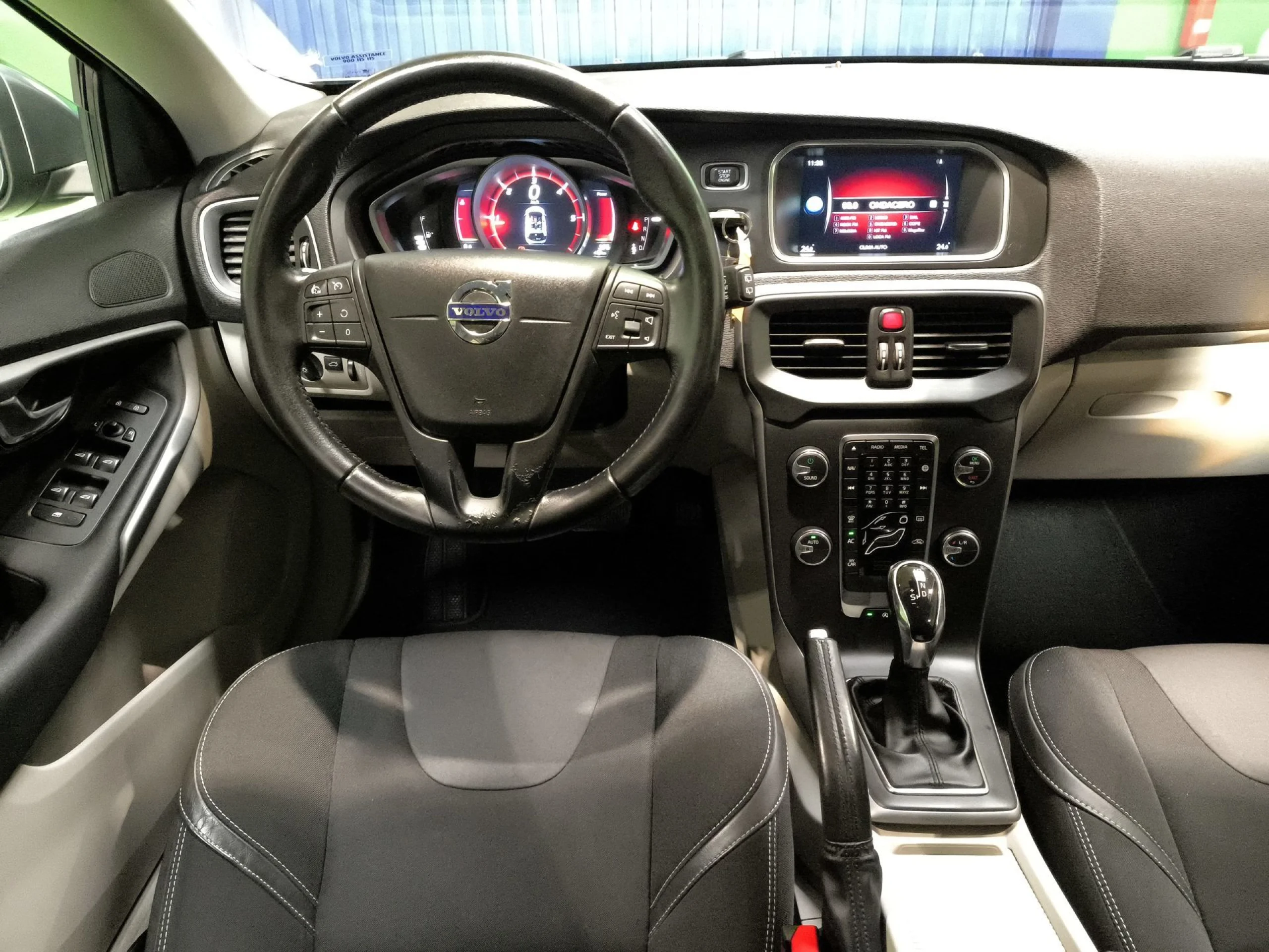 Volvo V40 D2 Kinetic Auto 88 kW (120 CV) - Foto 17