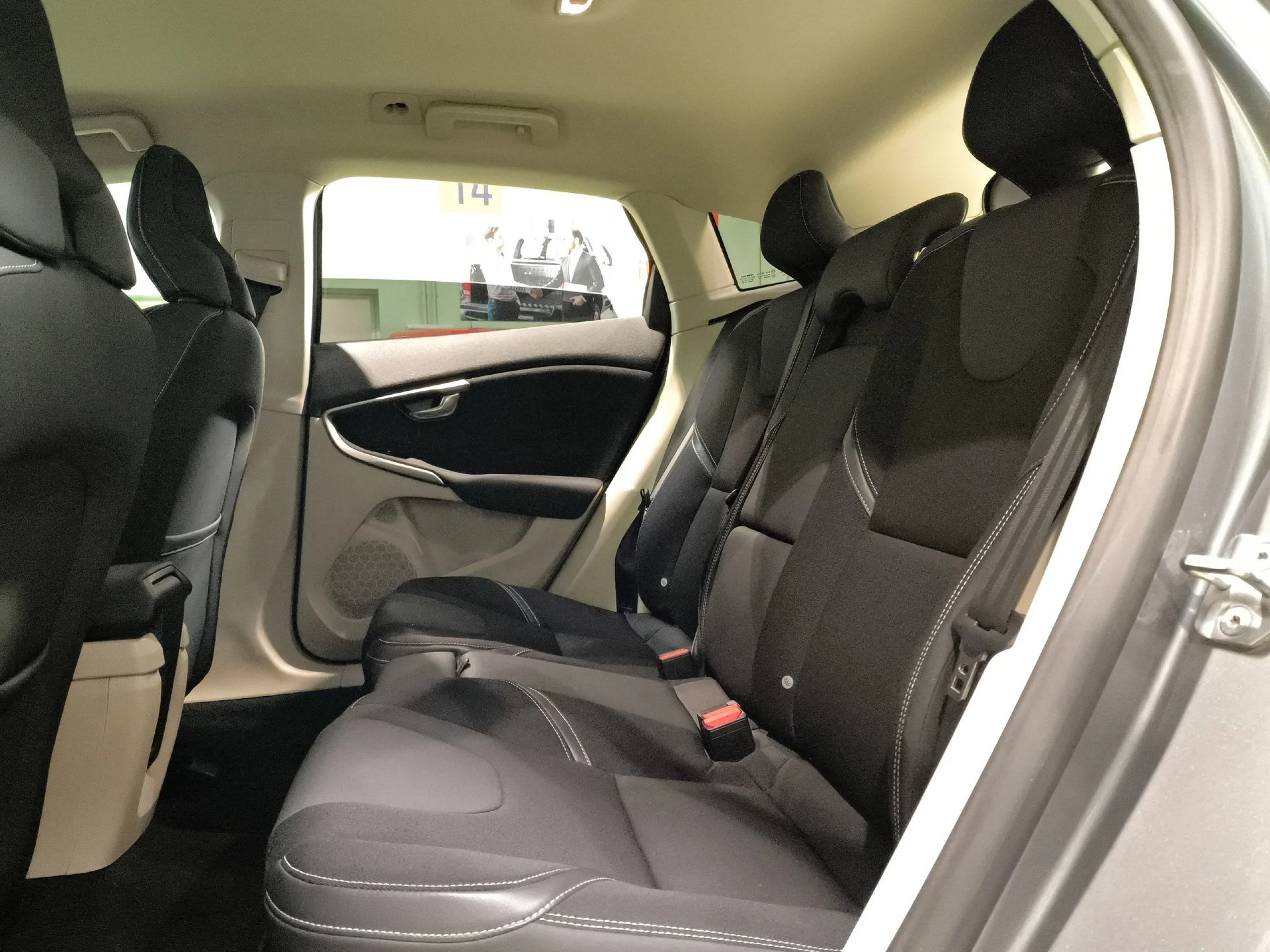 Volvo V40 D2 Kinetic Auto 88 kW (120 CV) - Foto 18