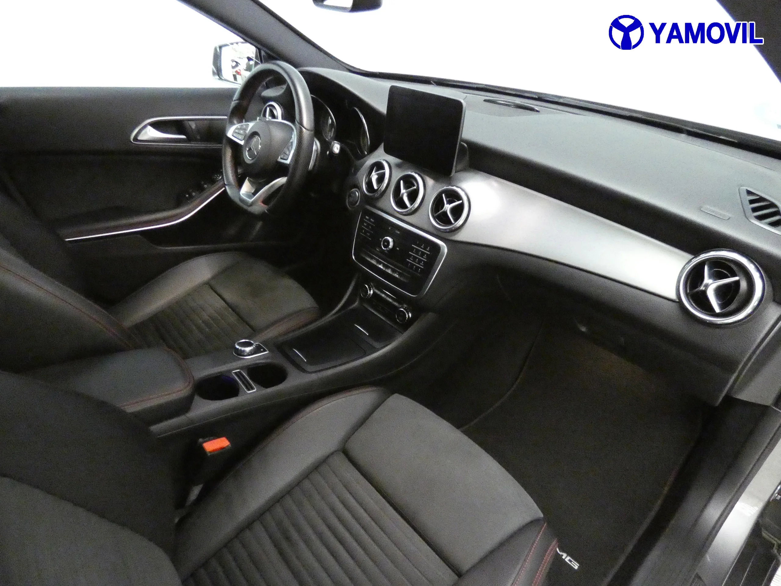 Mercedes-Benz GLA 200 200D AMG LINE - Foto 14
