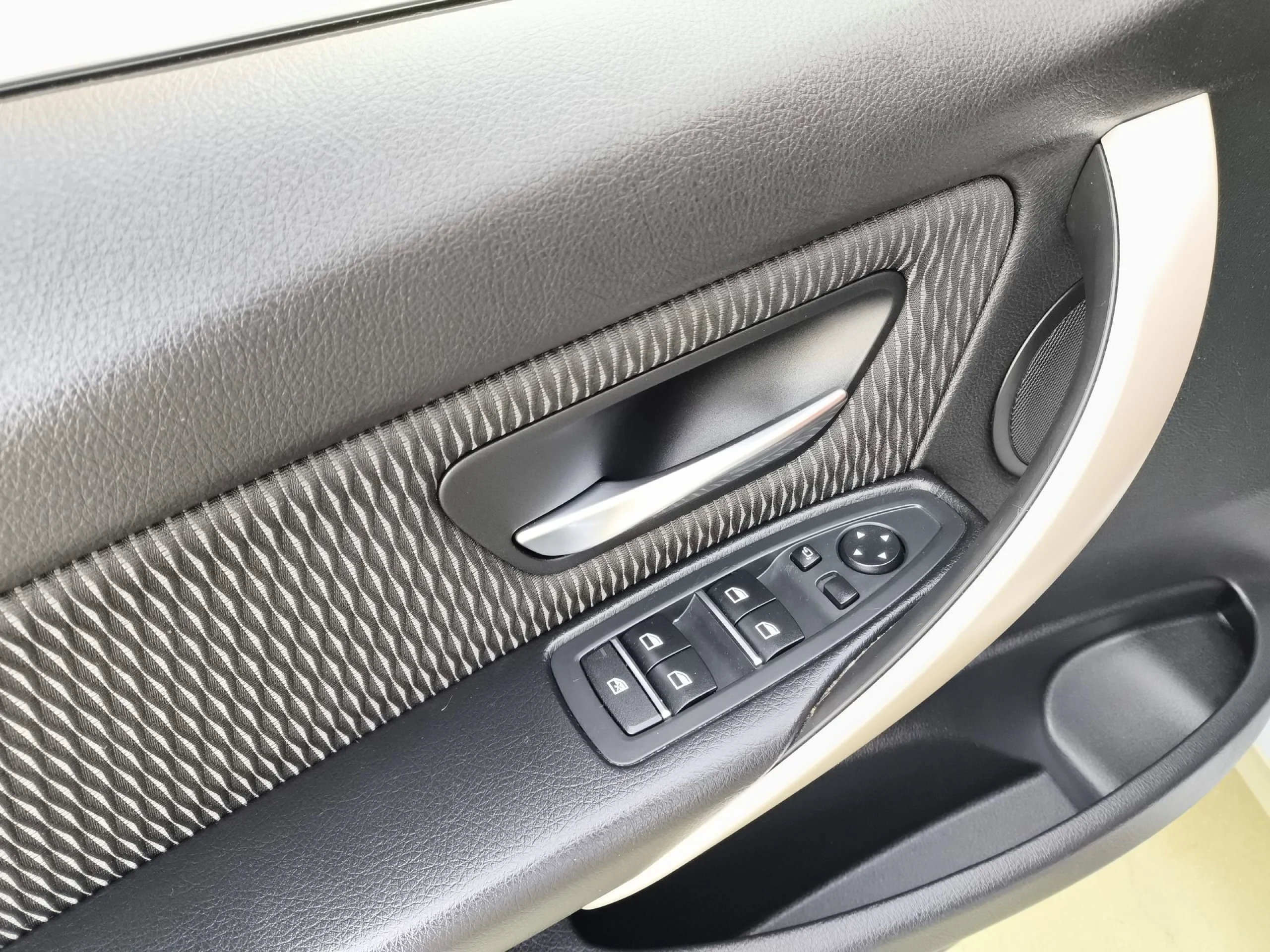 BMW Serie 3 318d Touring 110 kW (150 CV) - Foto 10