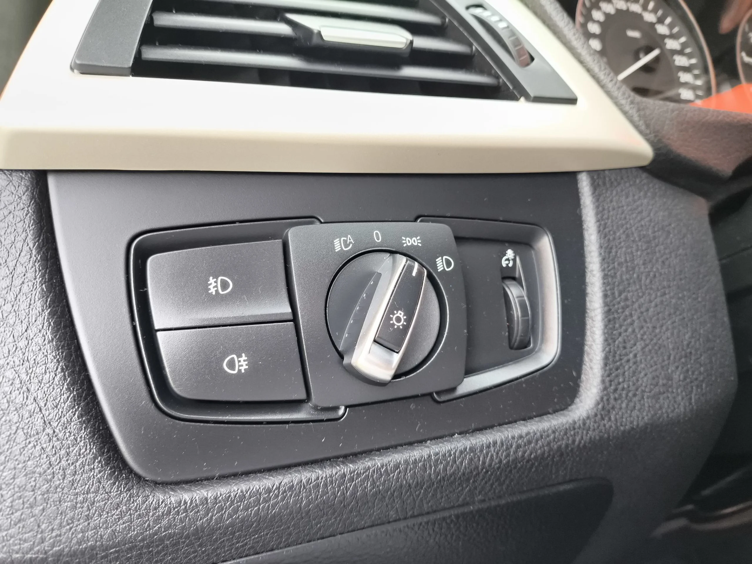 BMW Serie 3 318d Touring 110 kW (150 CV) - Foto 12