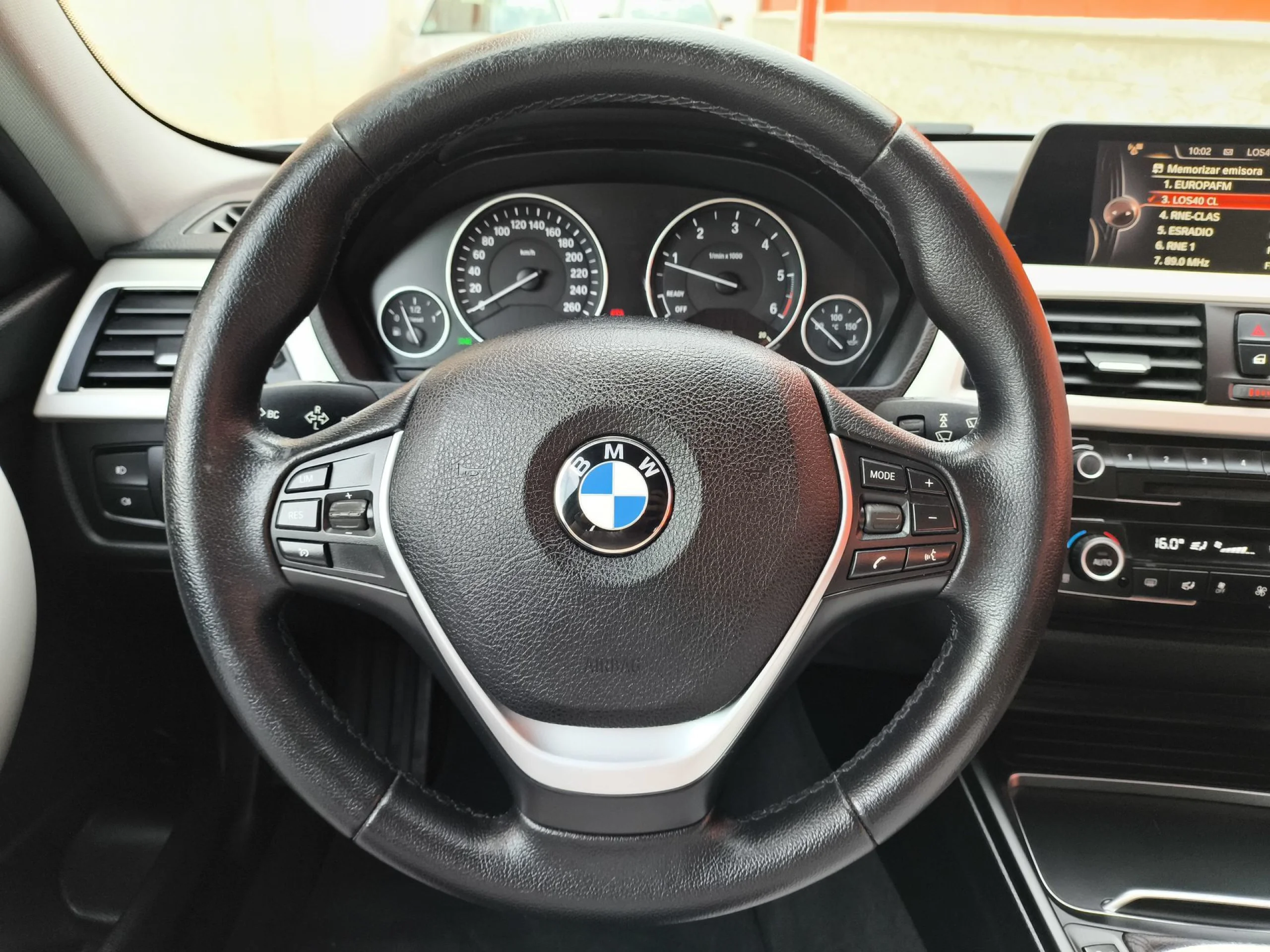 BMW Serie 3 318d Touring 110 kW (150 CV) - Foto 13