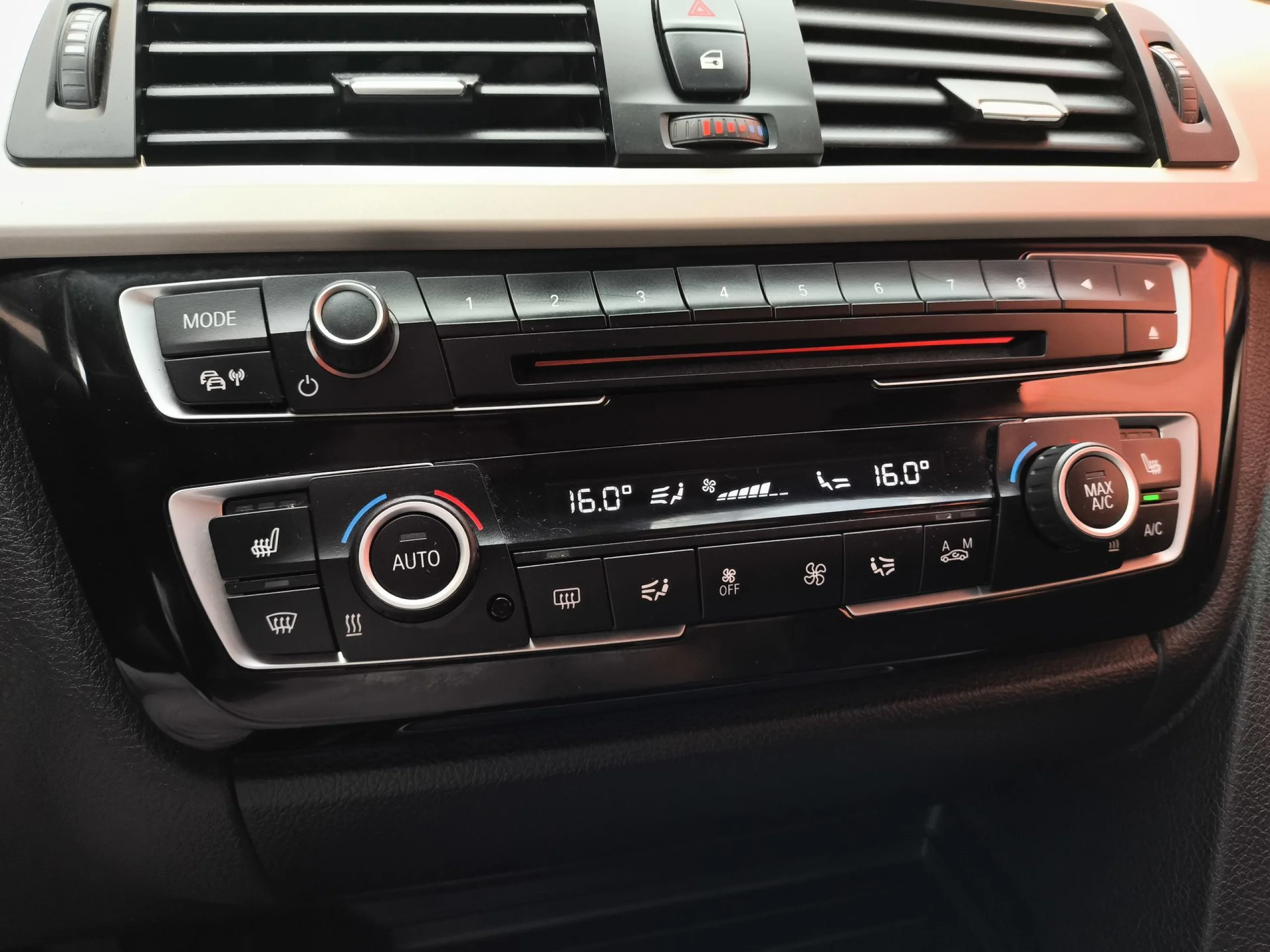 BMW Serie 3 318d Touring 110 kW (150 CV) - Foto 21