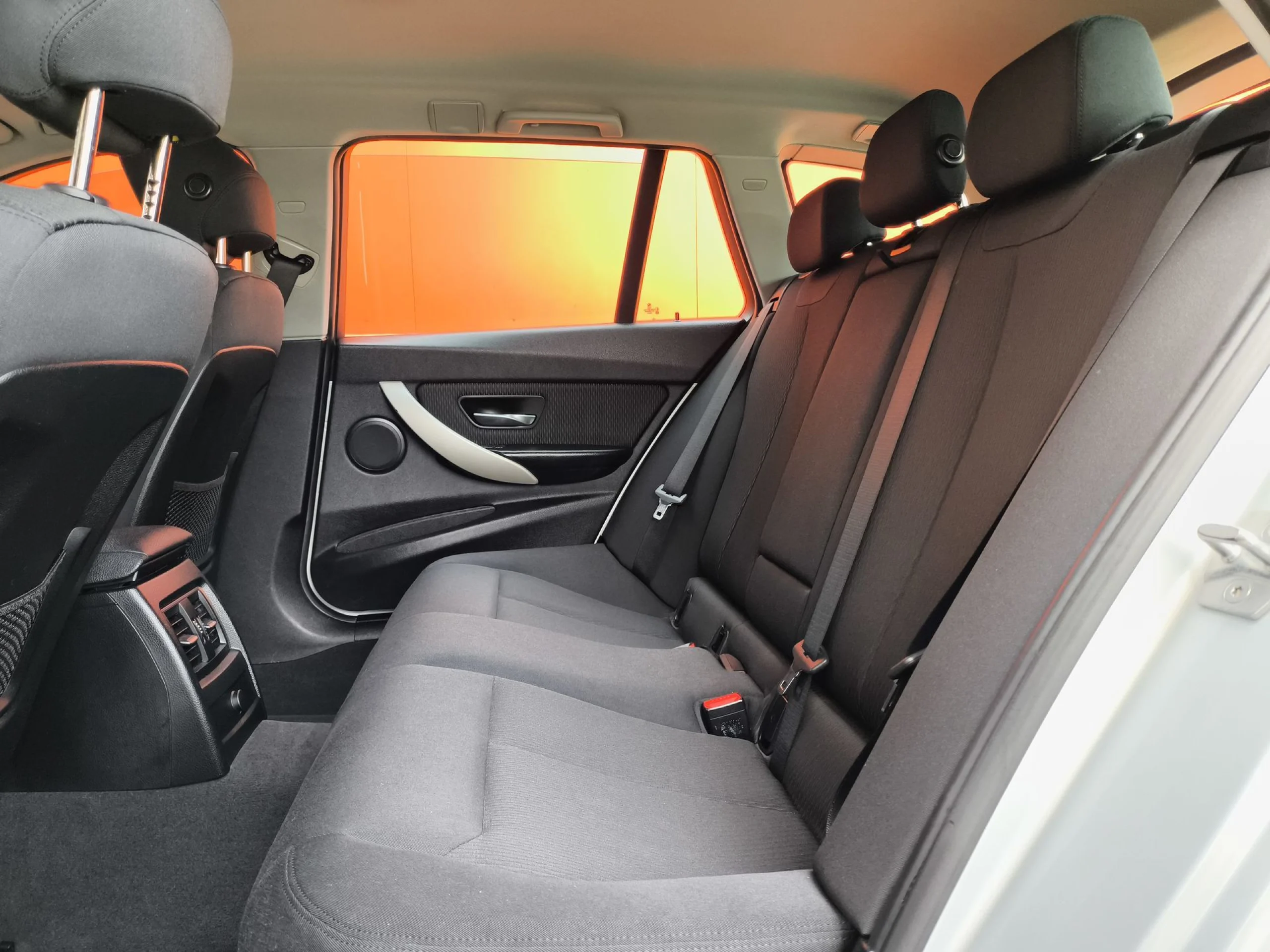 BMW Serie 3 318d Touring 110 kW (150 CV) - Foto 24