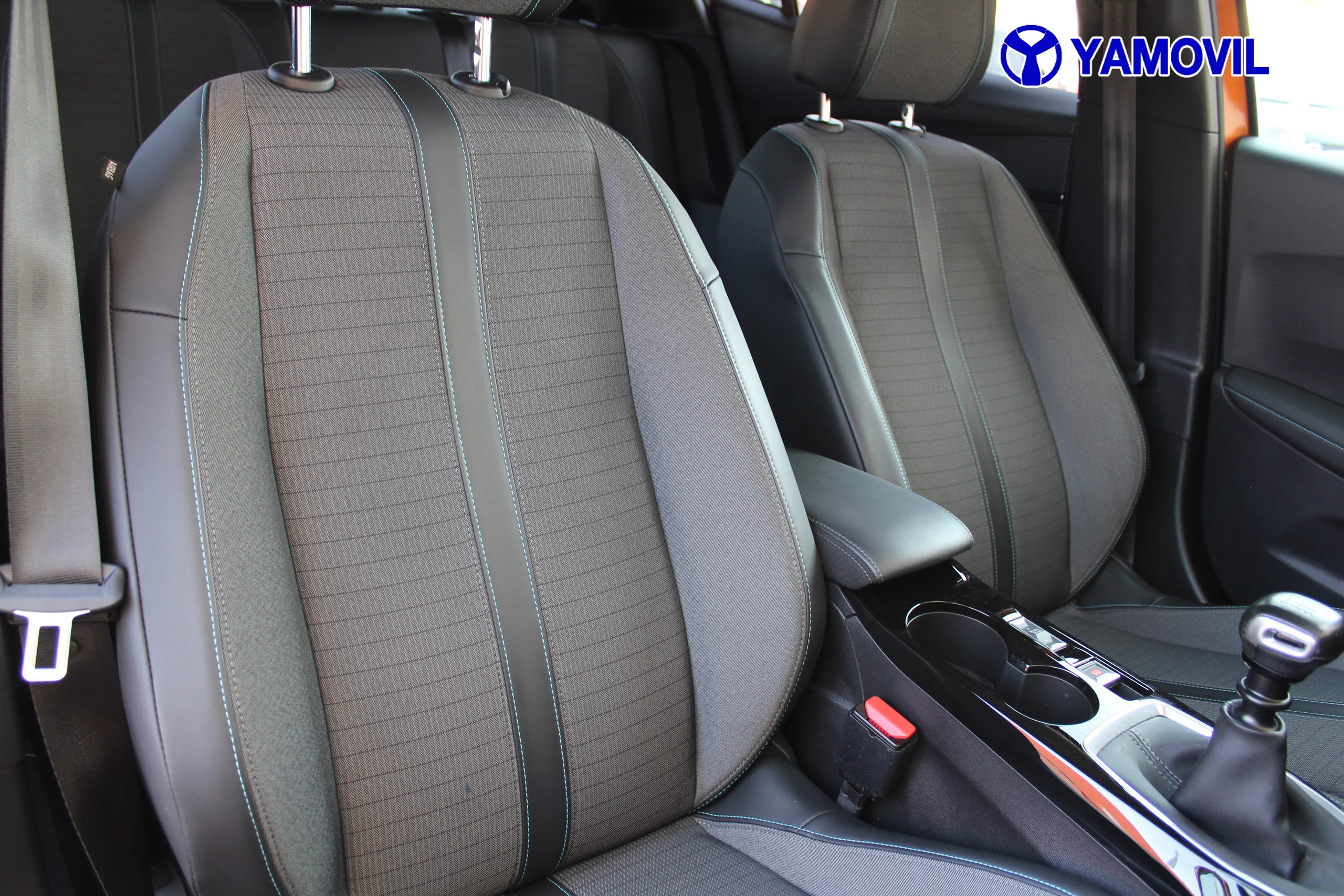 Peugeot 2008 SUV PureTech 130 SANDS Allure Pack 96 kW (130 CV) - Foto 17