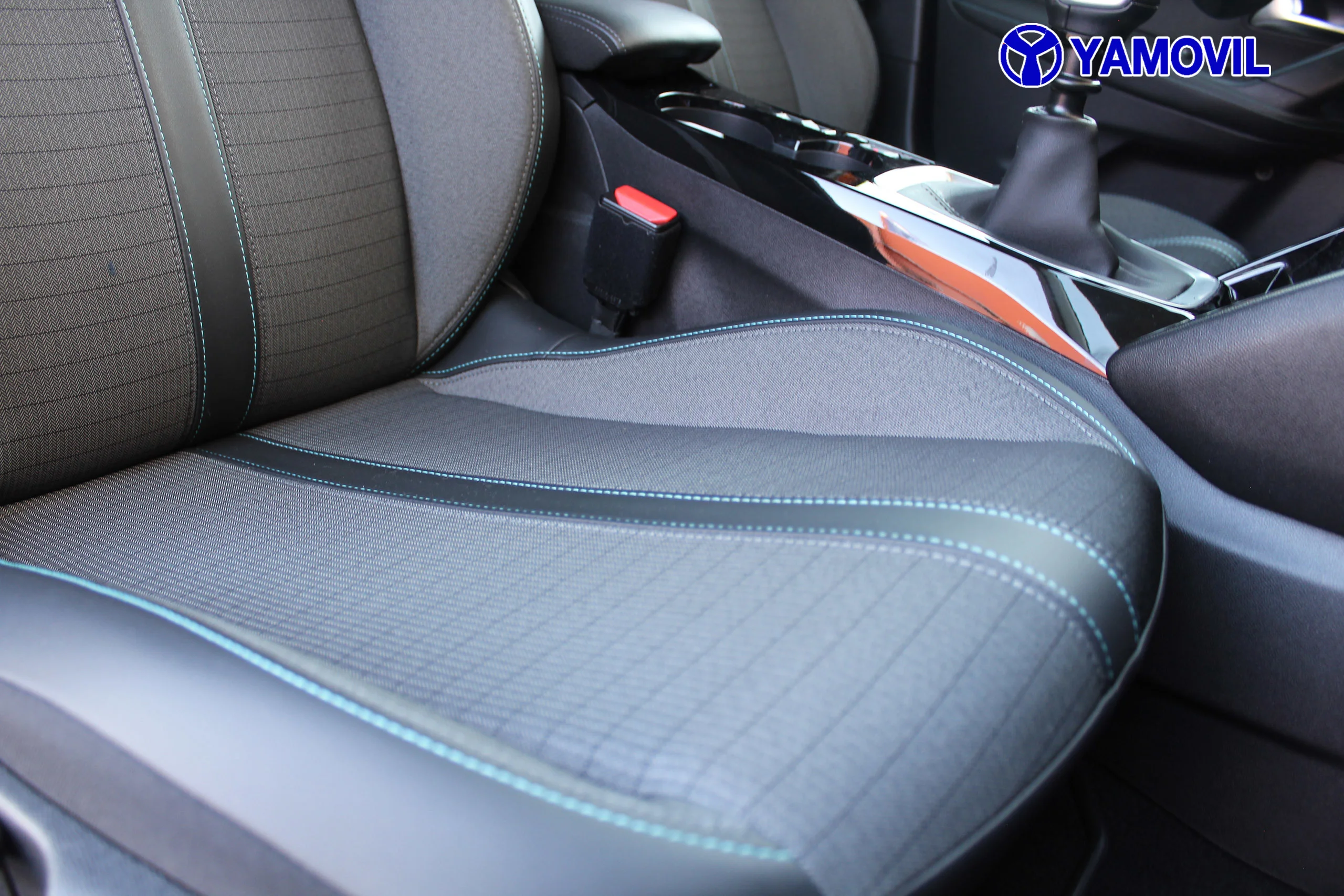 Peugeot 2008 SUV PureTech 130 SANDS Allure Pack 96 kW (130 CV) - Foto 18