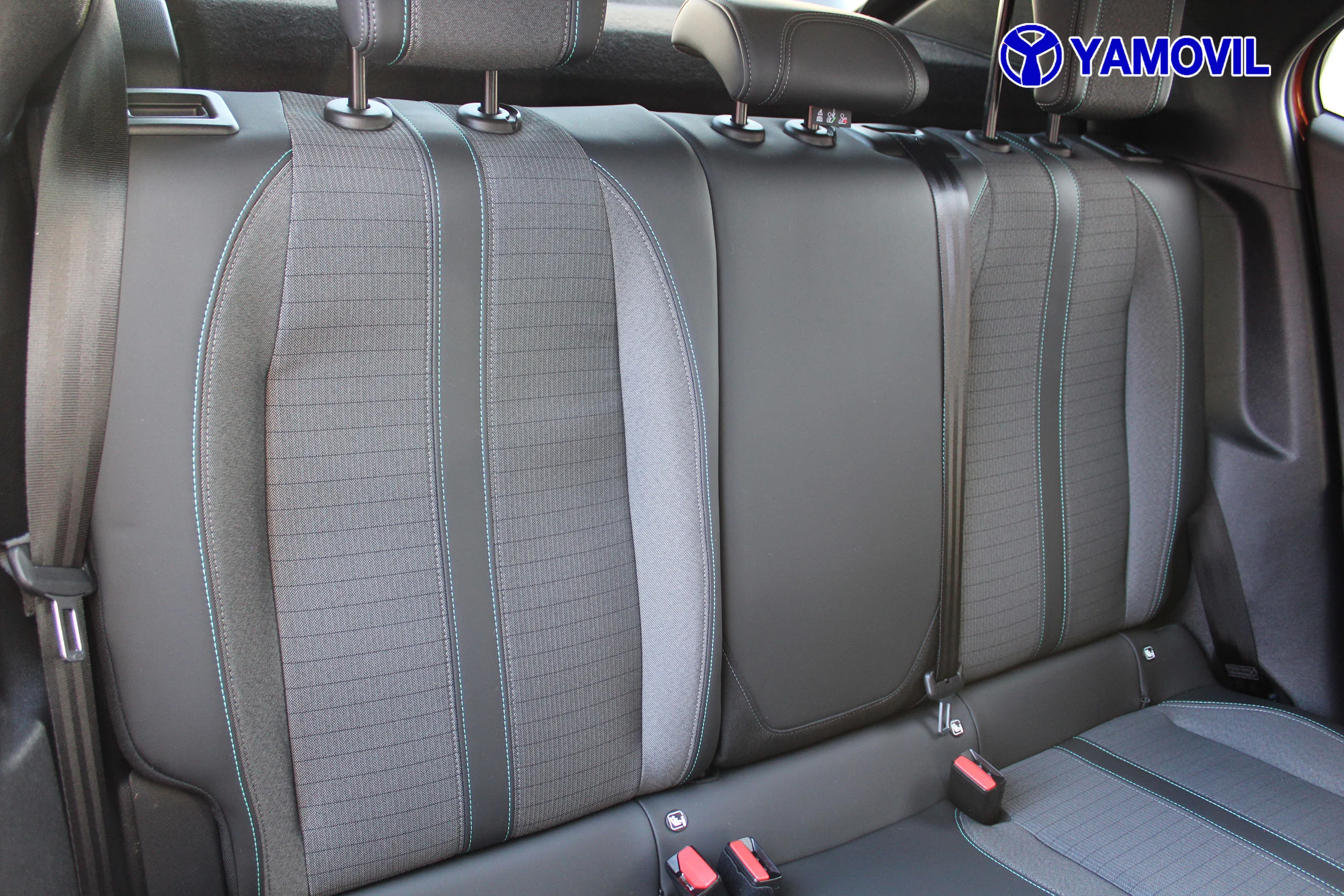 Peugeot 2008 SUV PureTech 130 SANDS Allure Pack 96 kW (130 CV) - Foto 19