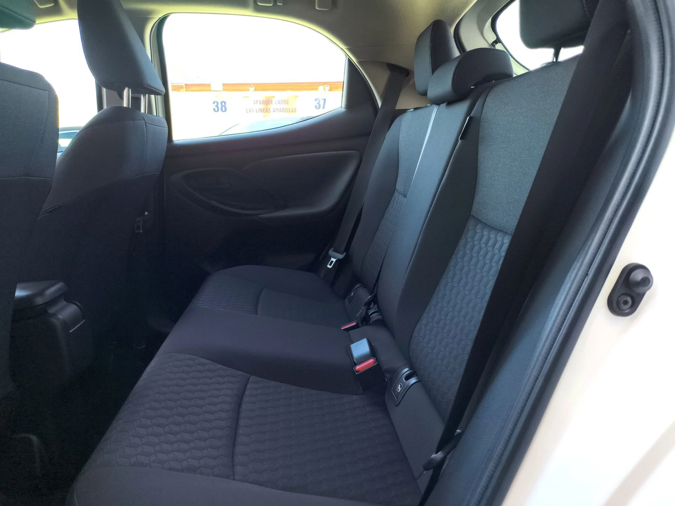 Toyota Yaris 120H Active Tech 85 kW (116 CV) - Foto 18