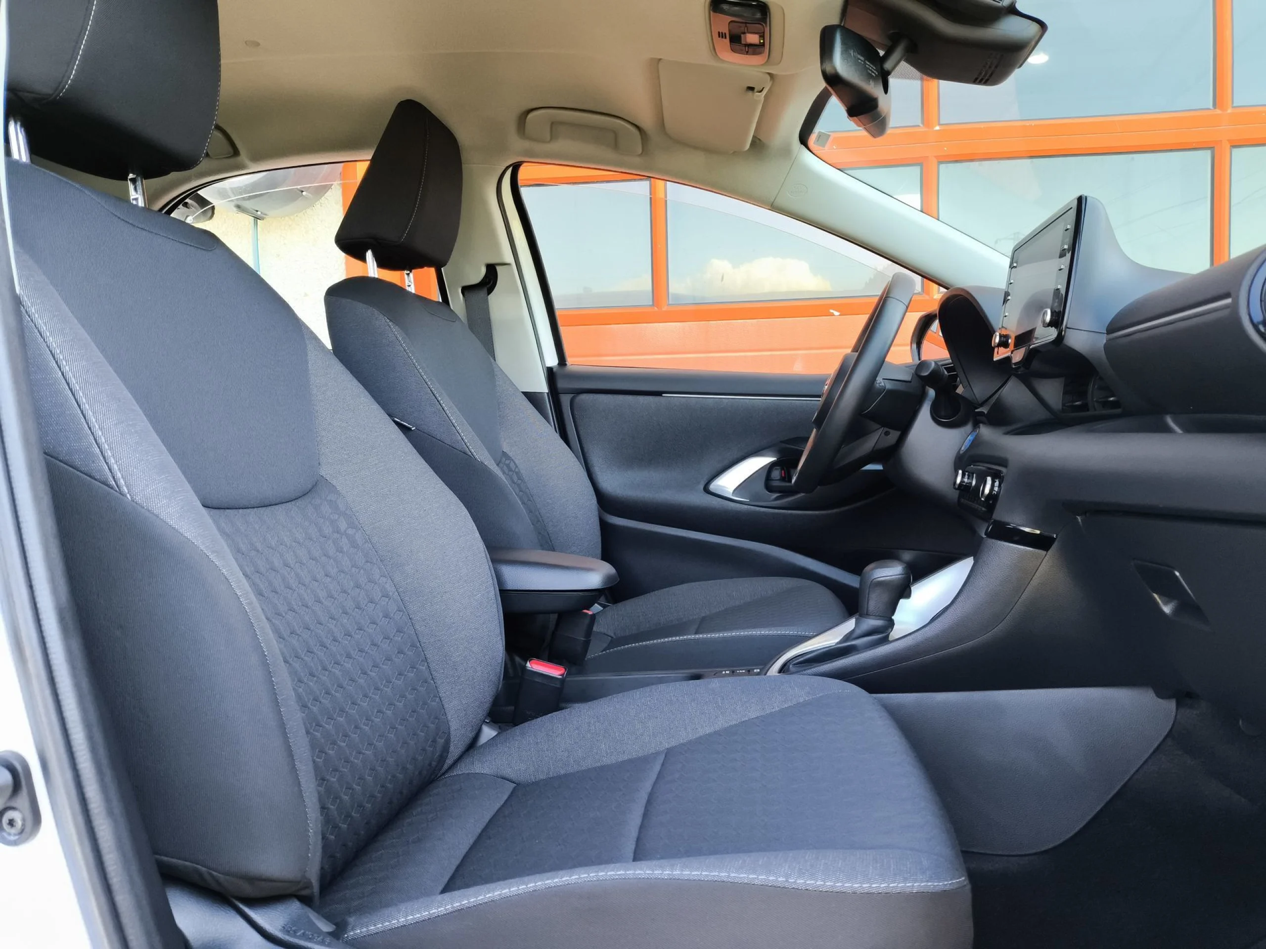 Toyota Yaris 120H Active Tech 85 kW (116 CV) - Foto 20