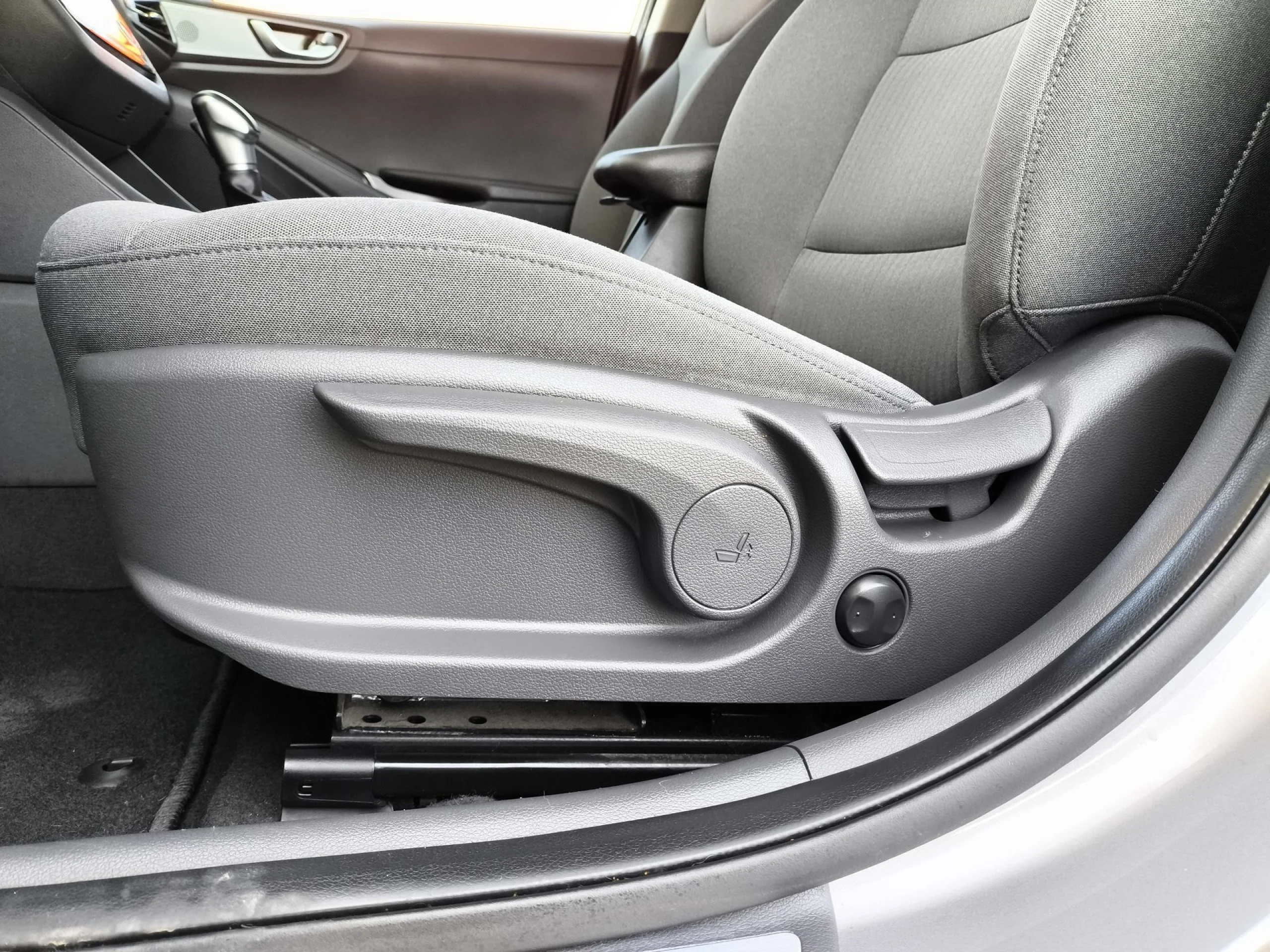 Hyundai IONIQ 1.6 GDI PHEV Tecno DCT 104 kW (141 CV) - Foto 9