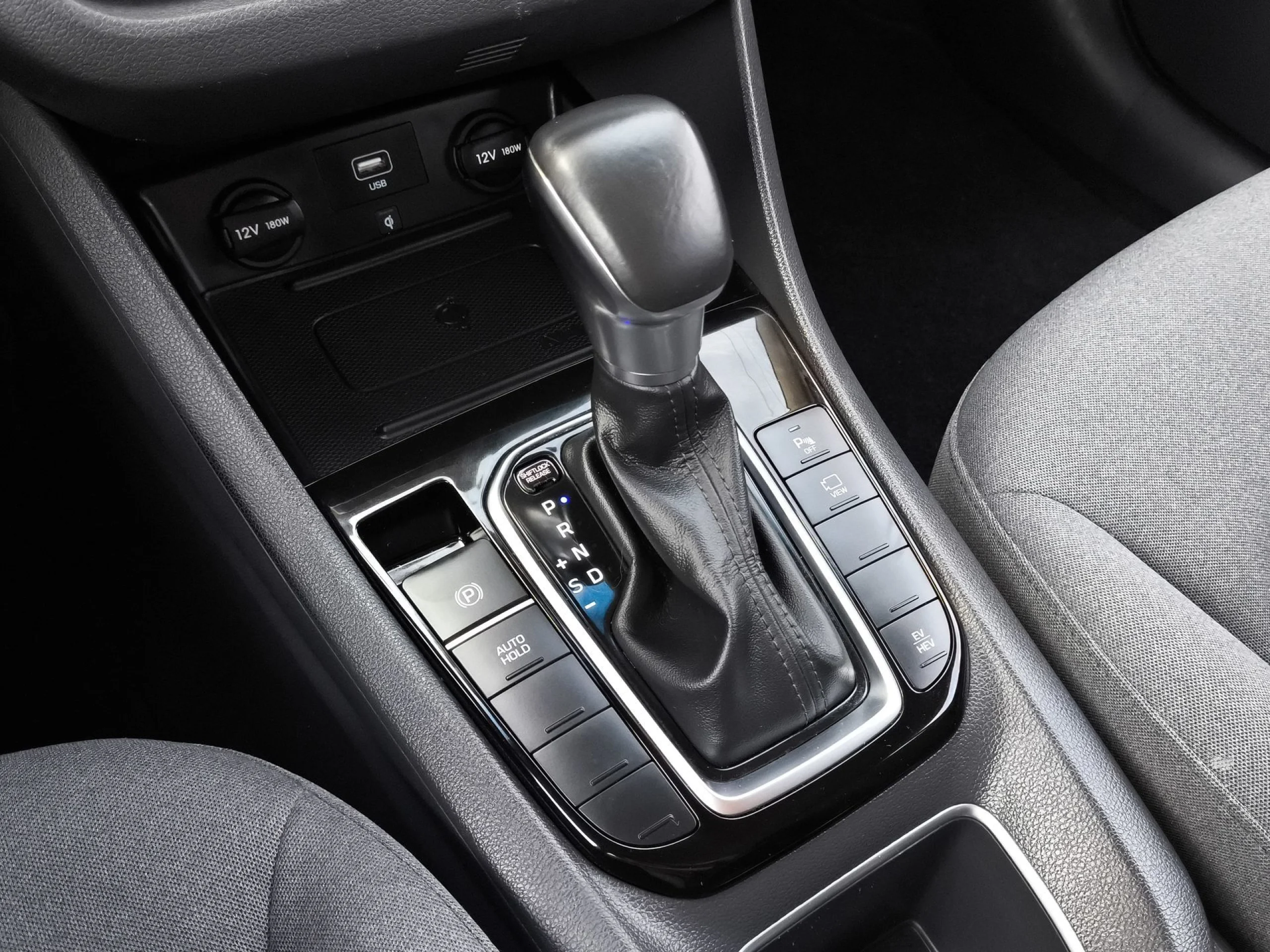 Hyundai IONIQ 1.6 GDI PHEV Tecno DCT 104 kW (141 CV) - Foto 24