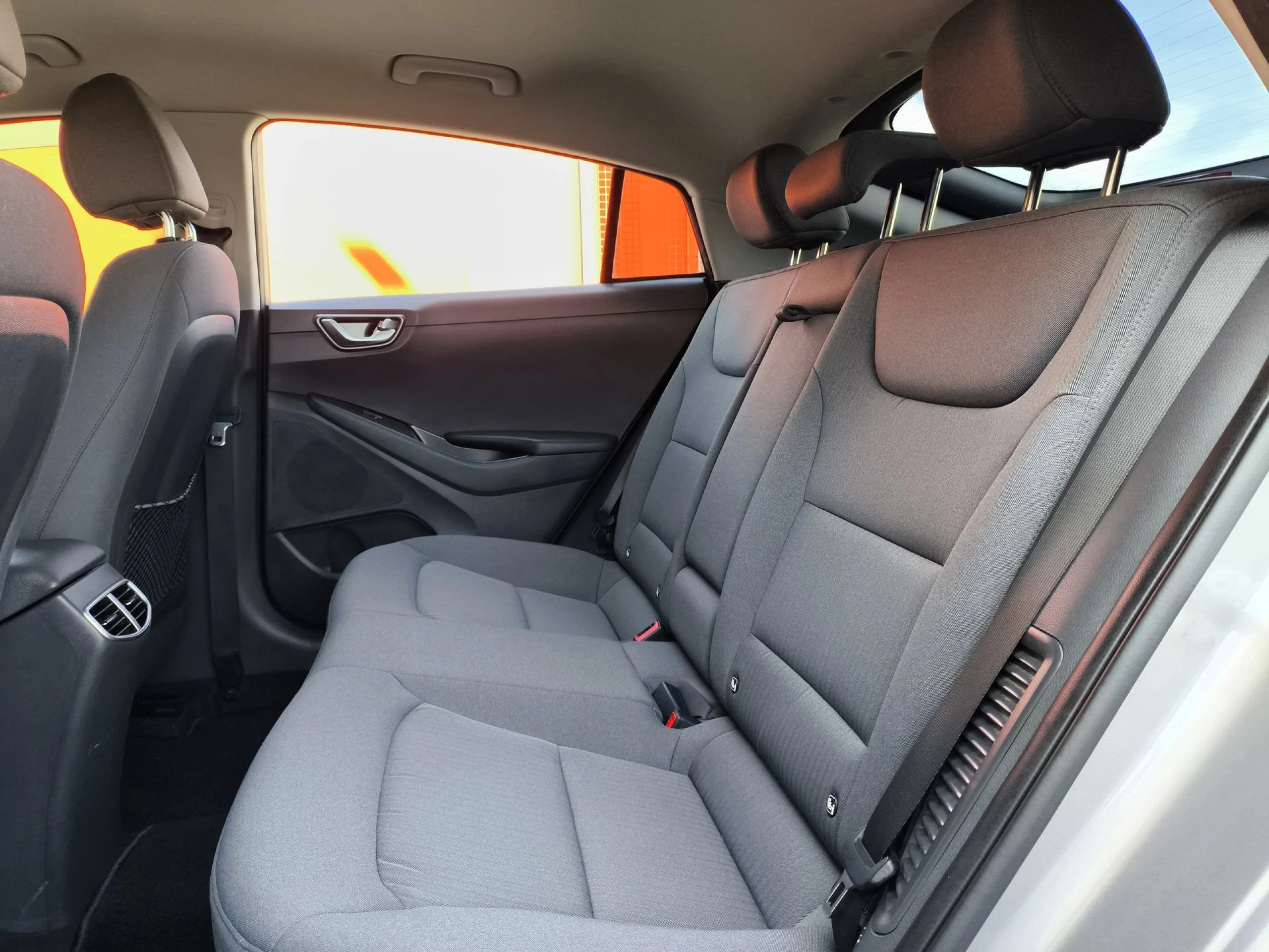 Hyundai IONIQ 1.6 GDI PHEV Tecno DCT 104 kW (141 CV) - Foto 26