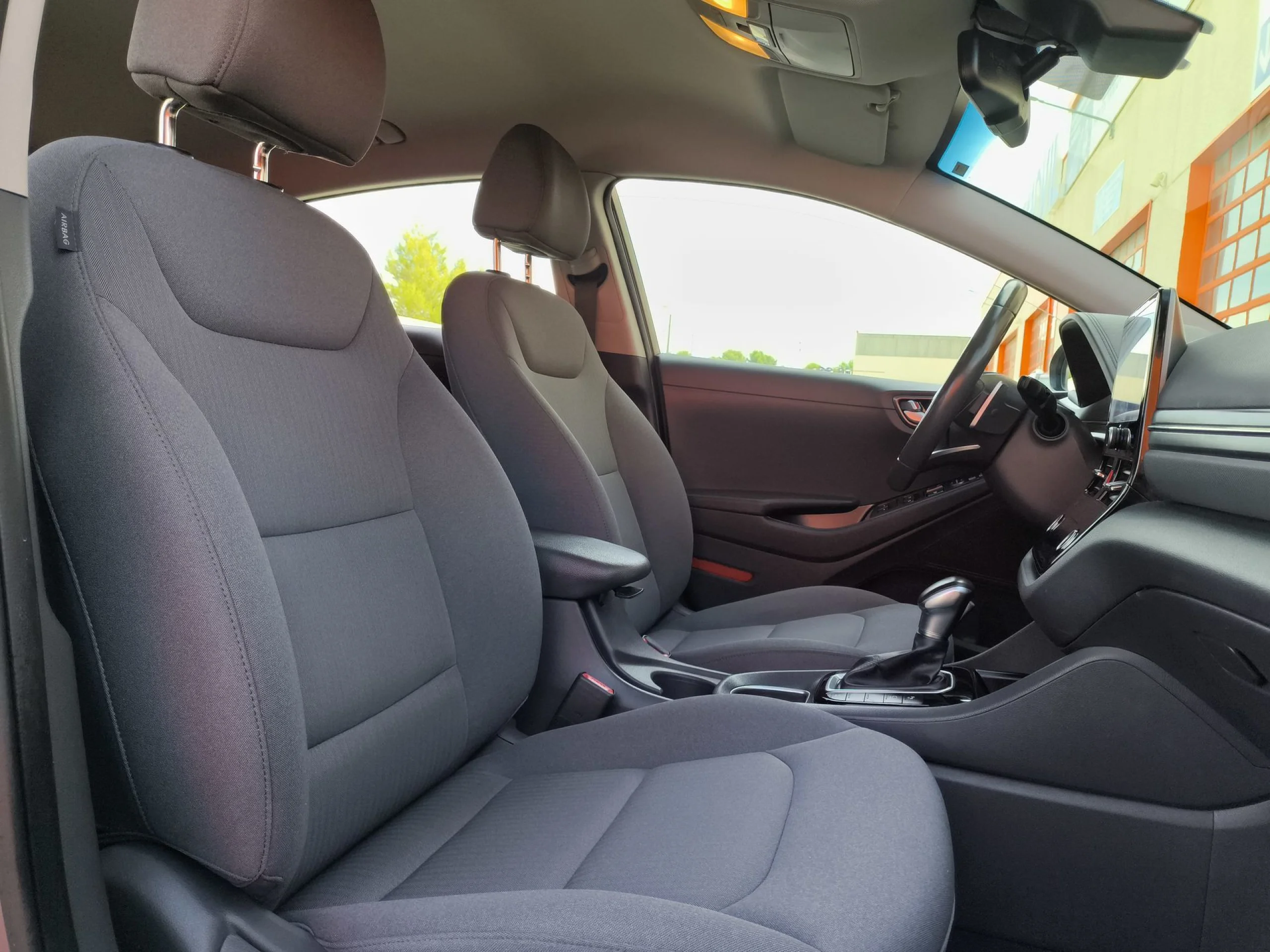 Hyundai IONIQ 1.6 GDI PHEV Tecno DCT 104 kW (141 CV) - Foto 30