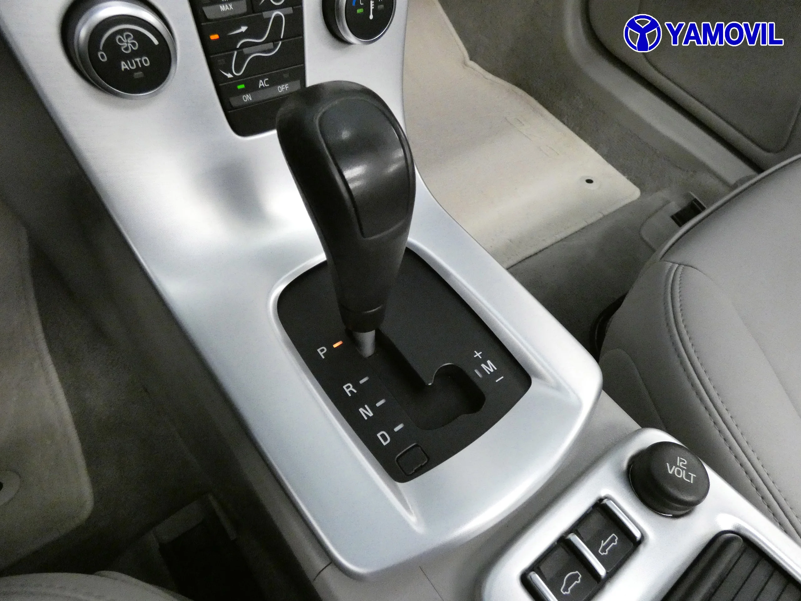 Volvo C70 2.0 D3 MOMENTUM AUTO - Foto 28